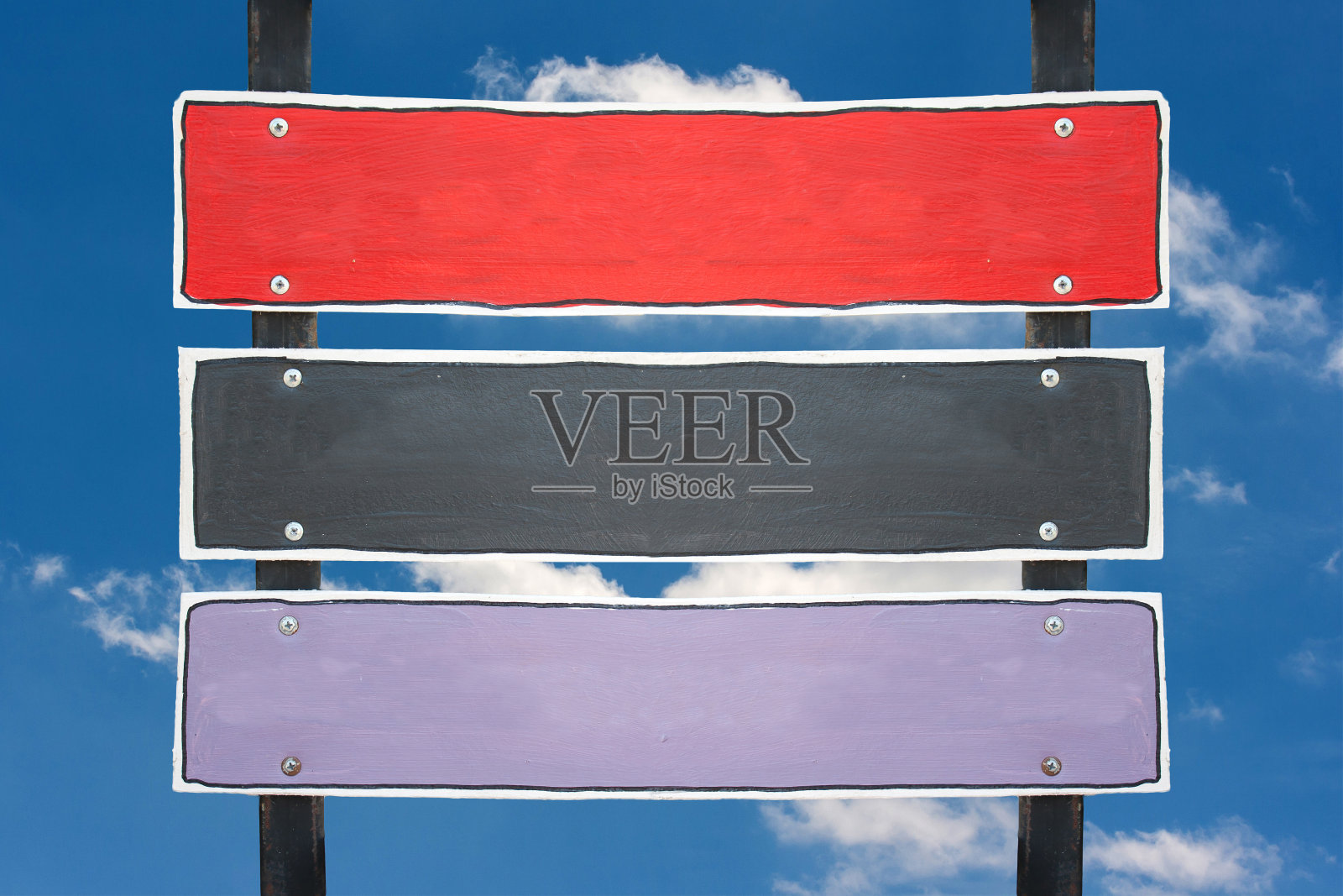 木头标志孤立在天空背景上照片摄影图片