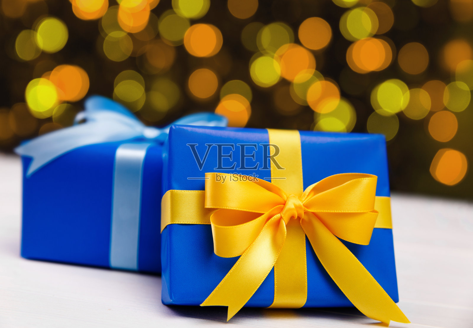 背景模糊的礼品盒。礼物。照片摄影图片