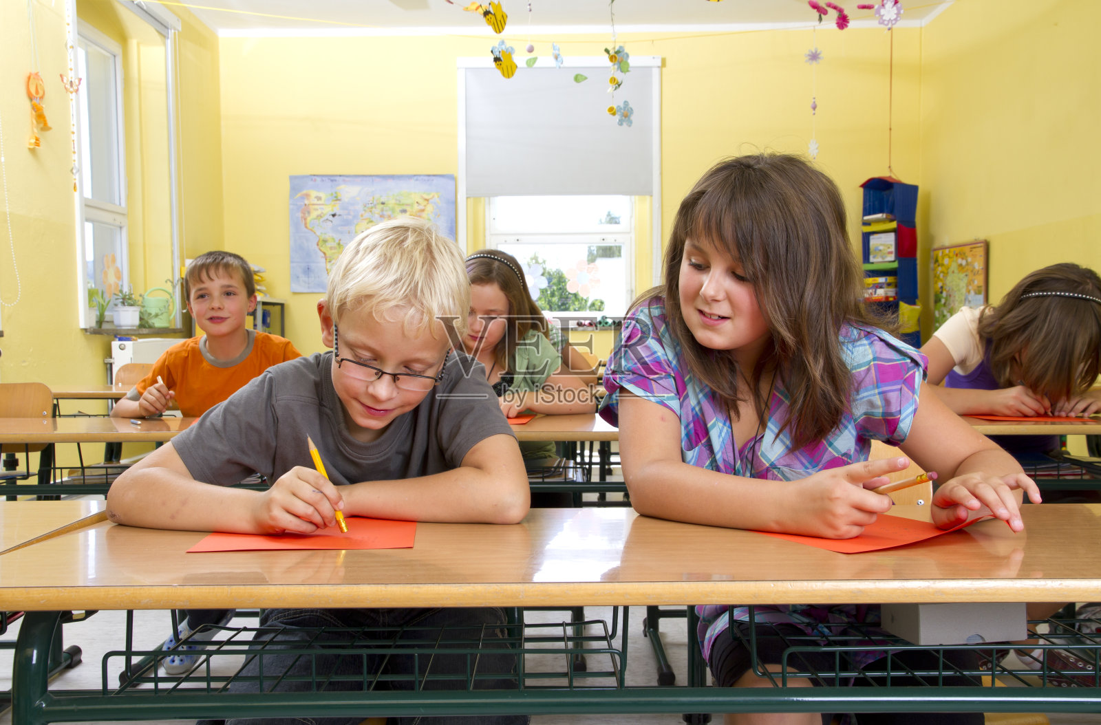 学校的孩子们照片摄影图片