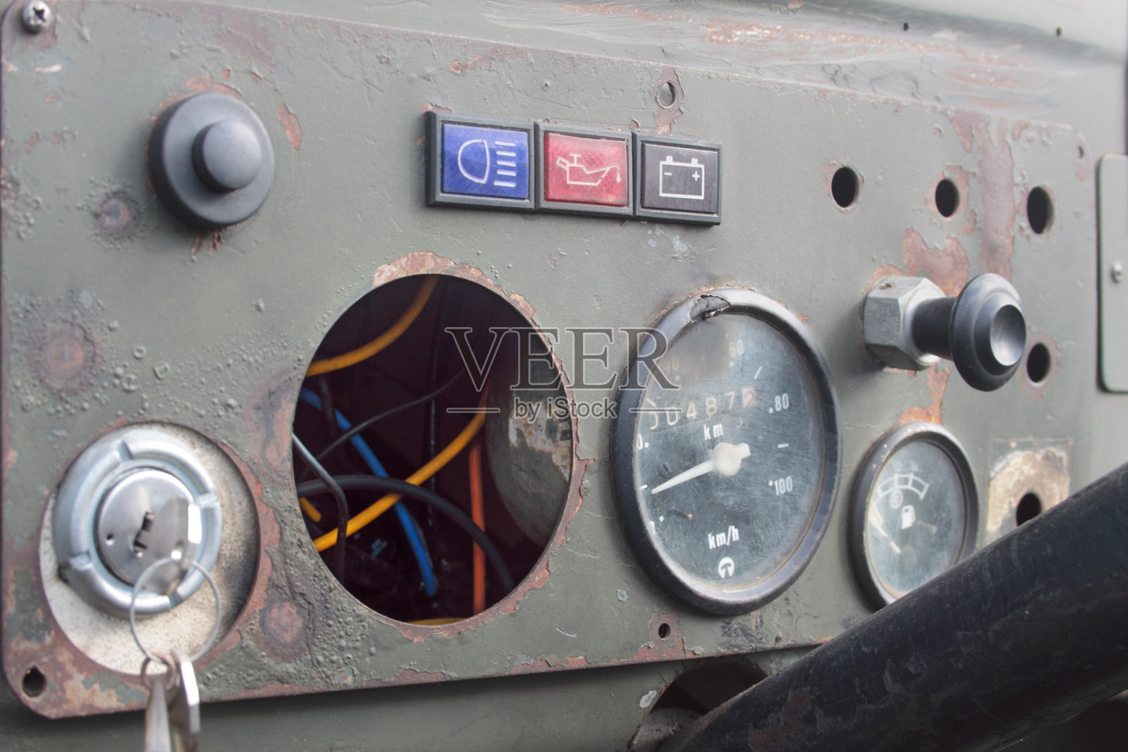 旧的和坏的吉普车仪表盘照片摄影图片