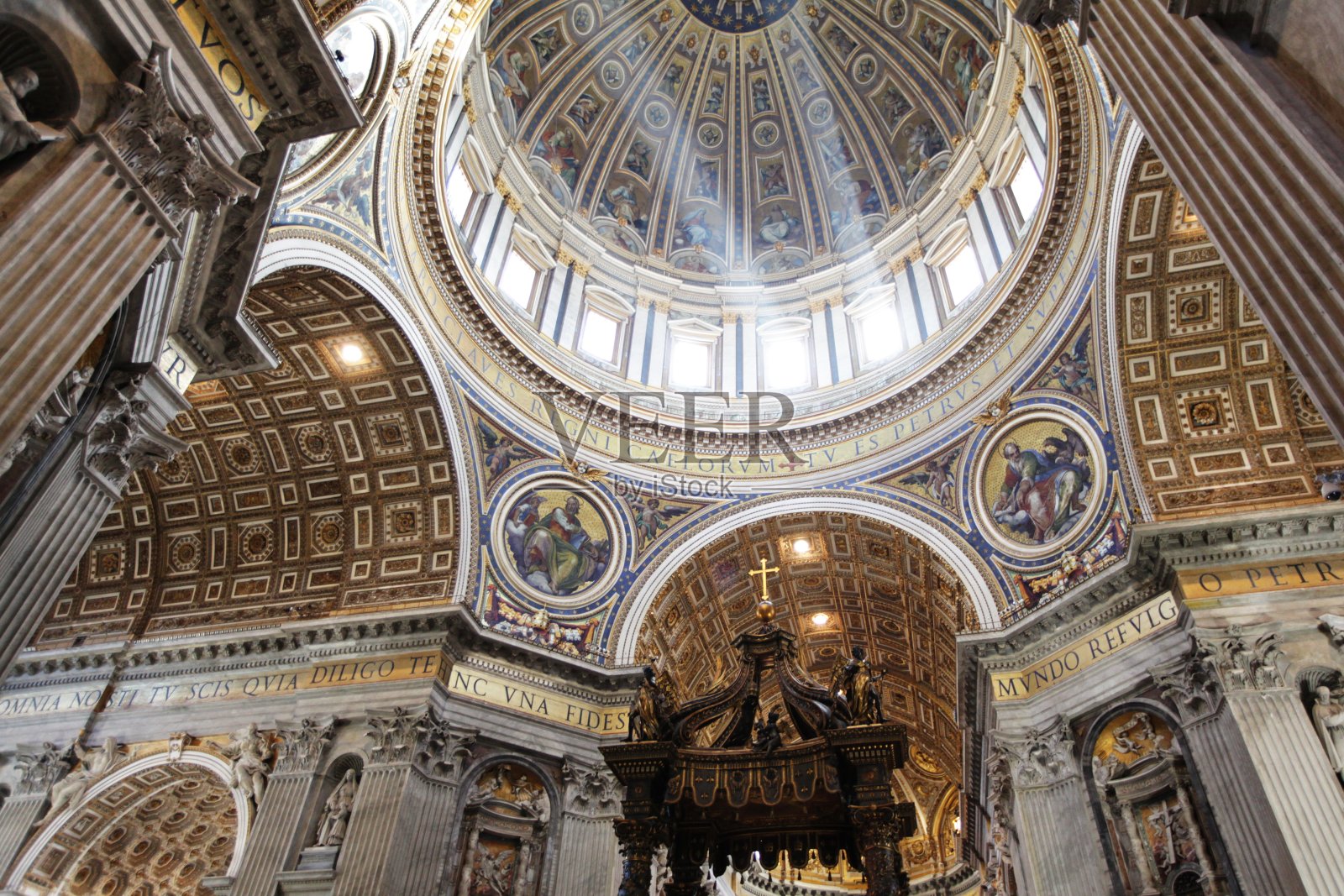 大教堂里的光线照片摄影图片