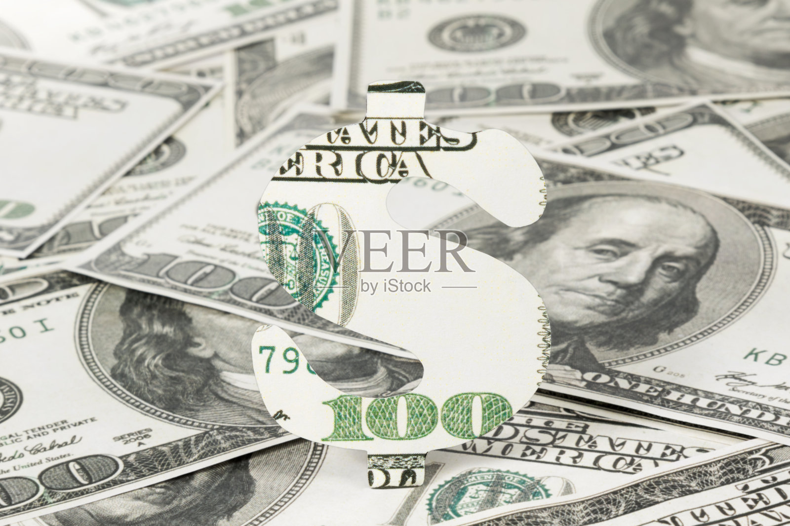 用钱雕刻出来的美元符号照片摄影图片