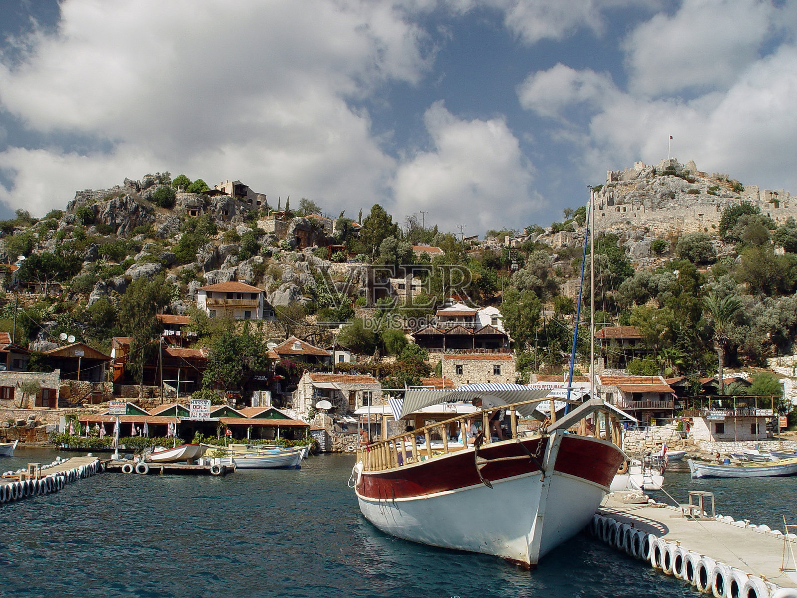 阳光明媚的港口照片摄影图片