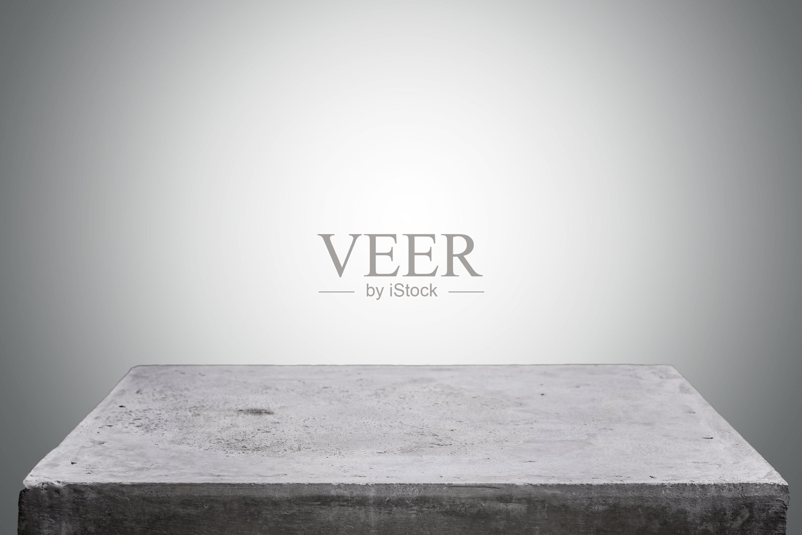 在混凝土梯度背景上空混凝土桌面,模板模拟显示您的产品。照片摄影图片