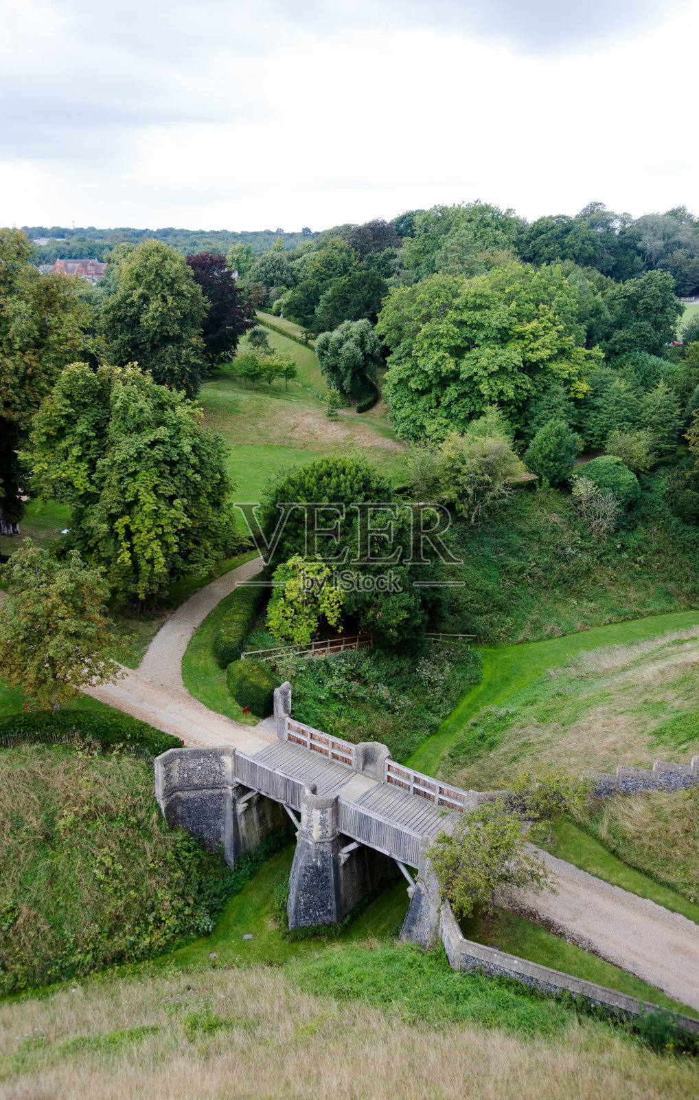 在英国阿伦德尔城堡的等距视角古老的童话石桥照片摄影图片