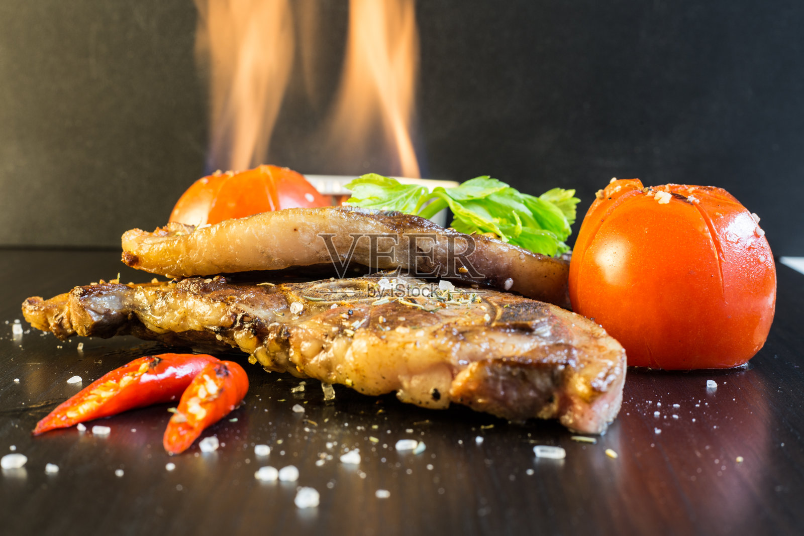 食物由火烤的羊排照片摄影图片