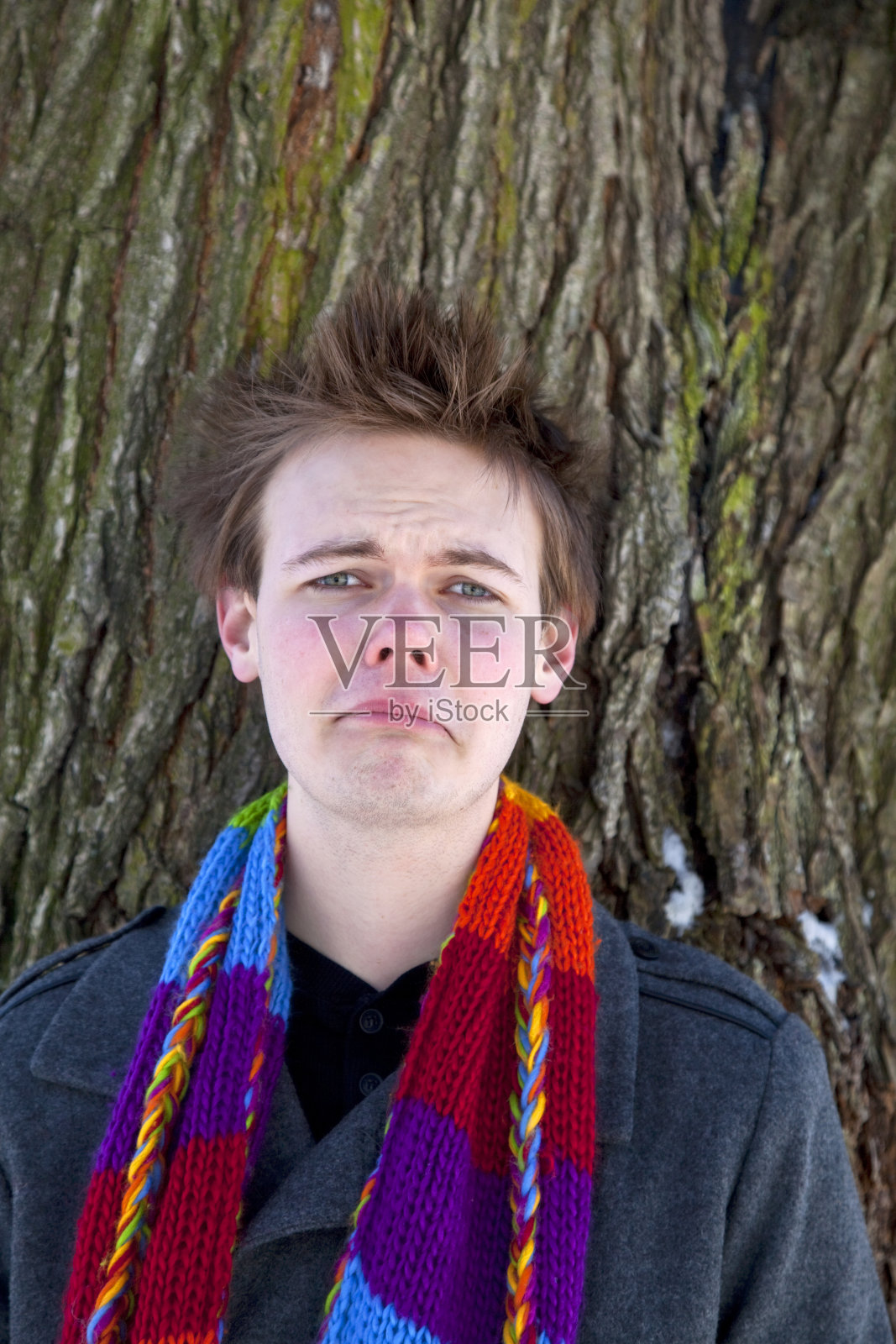 年轻人流露出自己的感情:沮丧、失望照片摄影图片