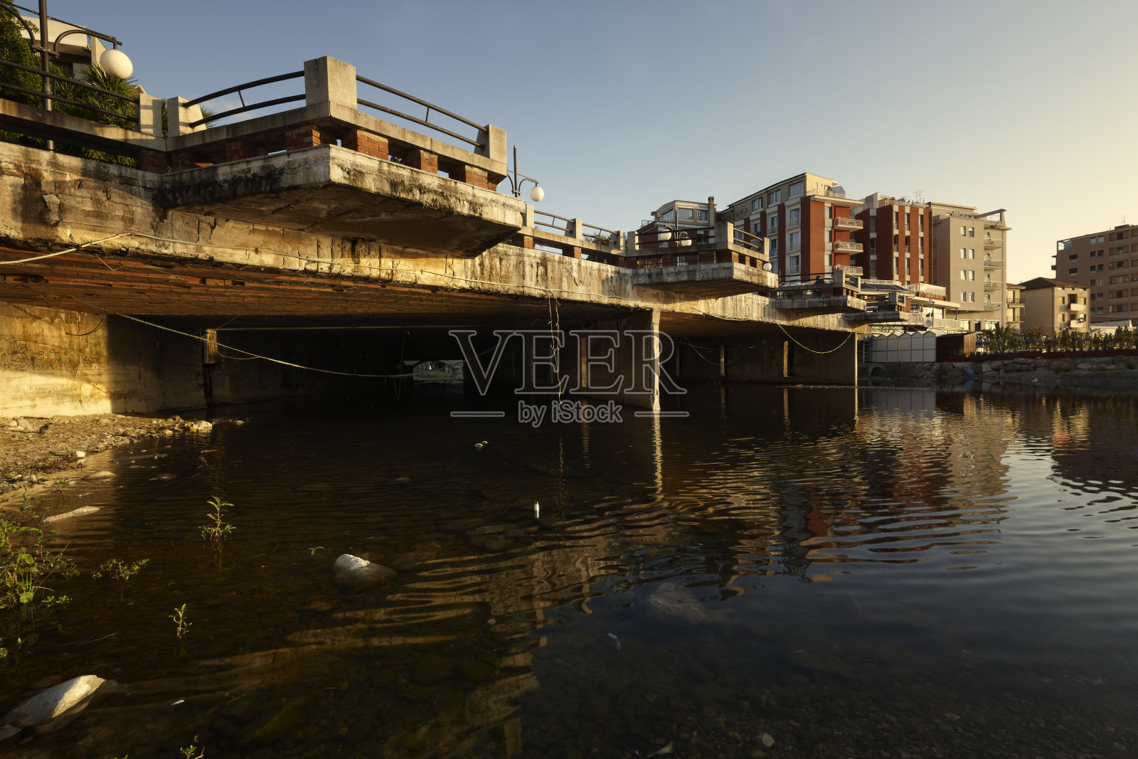 饰面的紫玛瑙。运河照片摄影图片