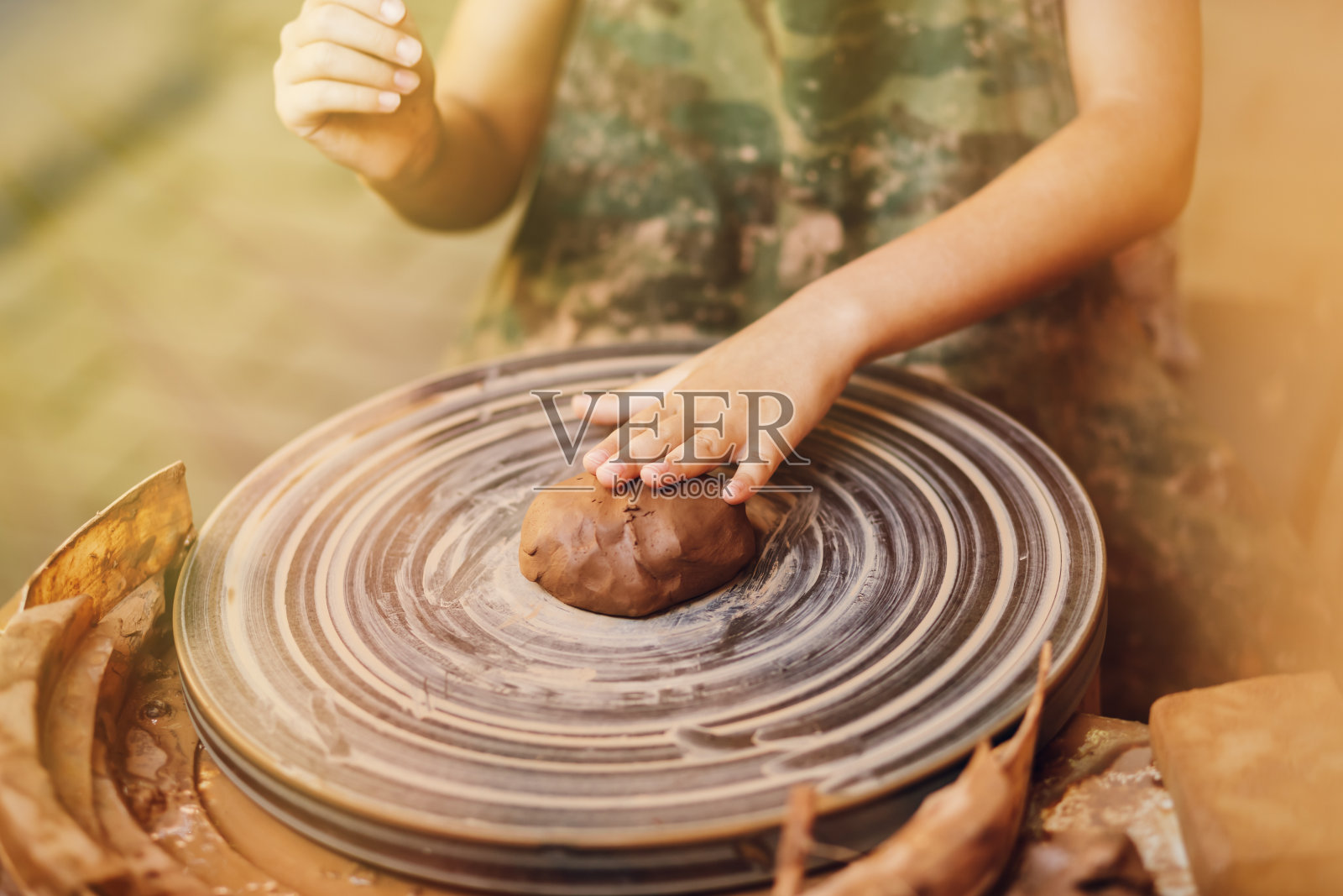 儿童学习粘土建模照片摄影图片