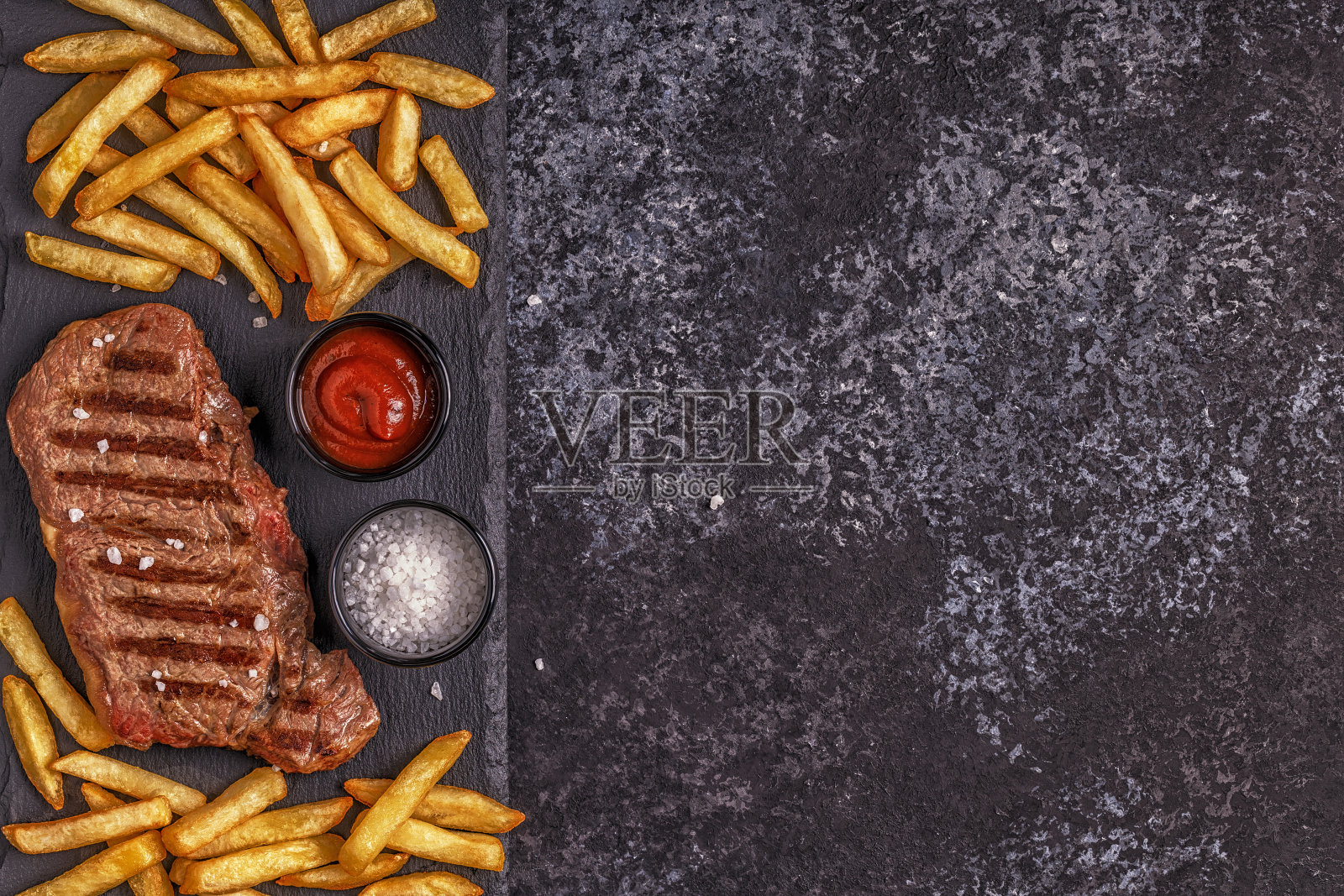 牛肉烧烤牛排配炸薯条照片摄影图片