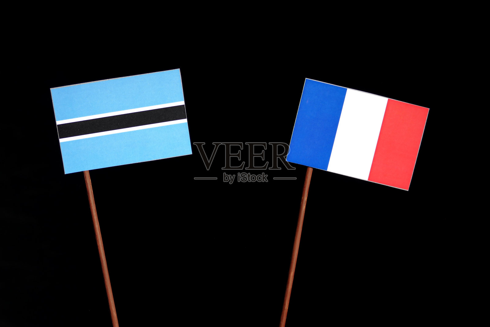 博茨瓦纳国旗和法国国旗孤立在黑色背景照片摄影图片