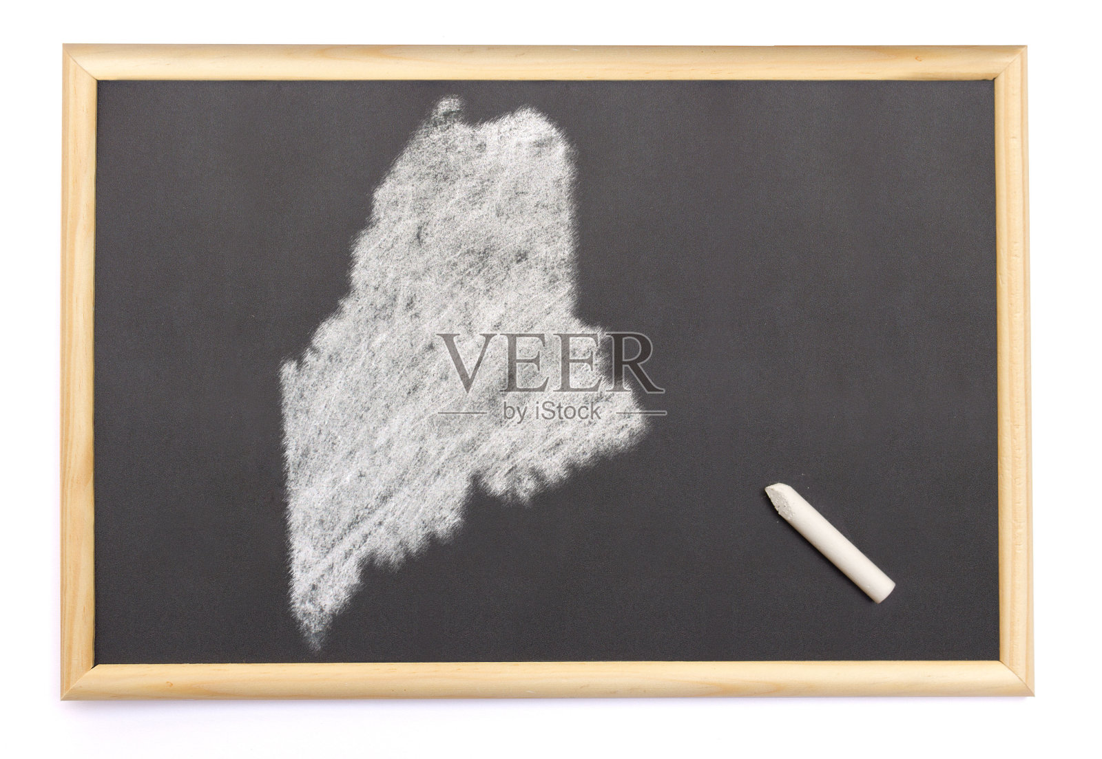 黑板上画着缅因州的形状。照片摄影图片