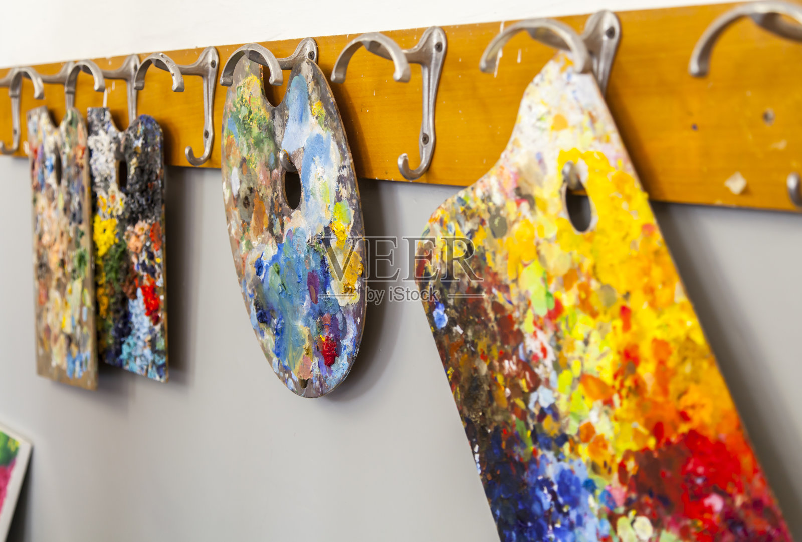 艺术家用油彩制作的调色板照片摄影图片