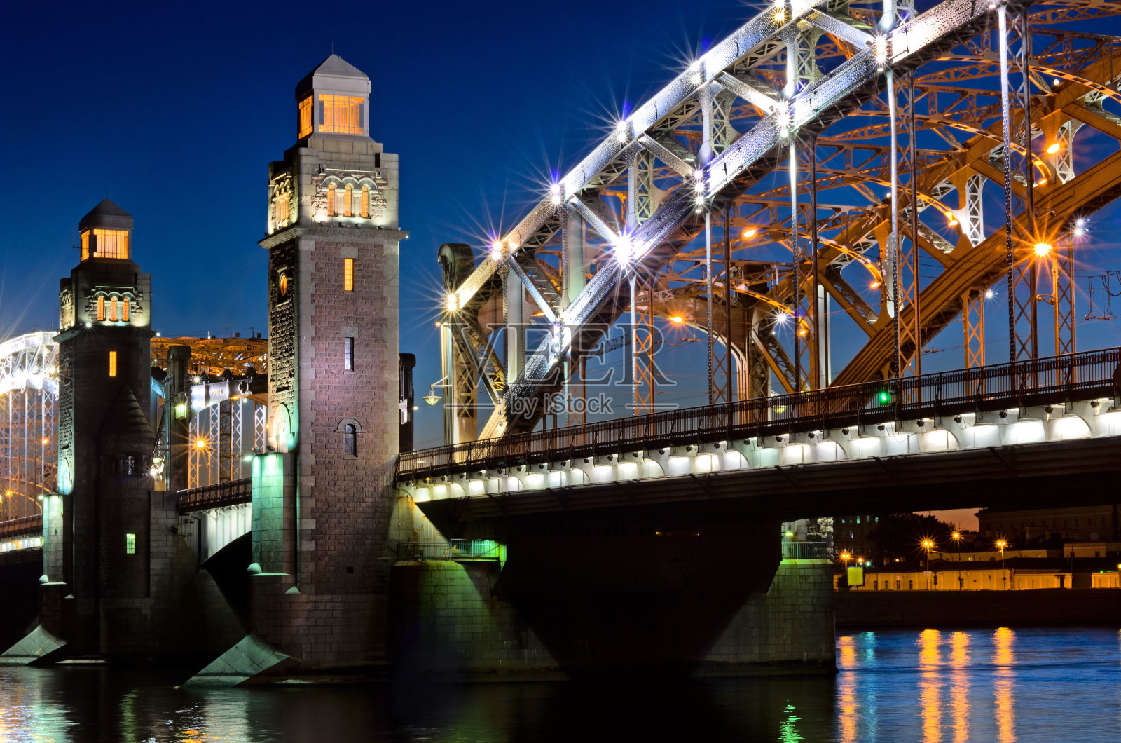 俄罗斯圣彼得堡布尔什赫丁斯基大桥。照片摄影图片