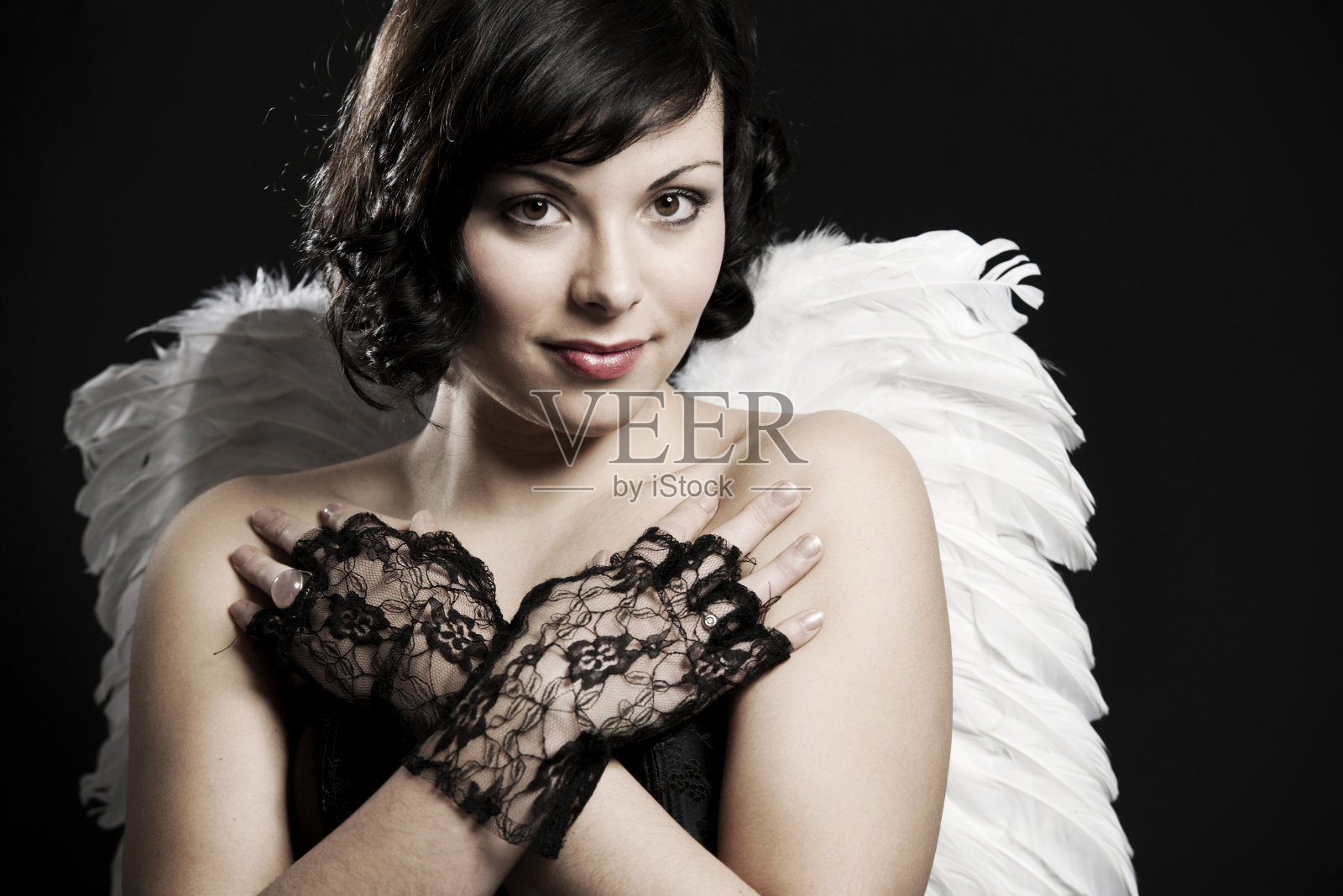 戴手套的黑天使照片摄影图片