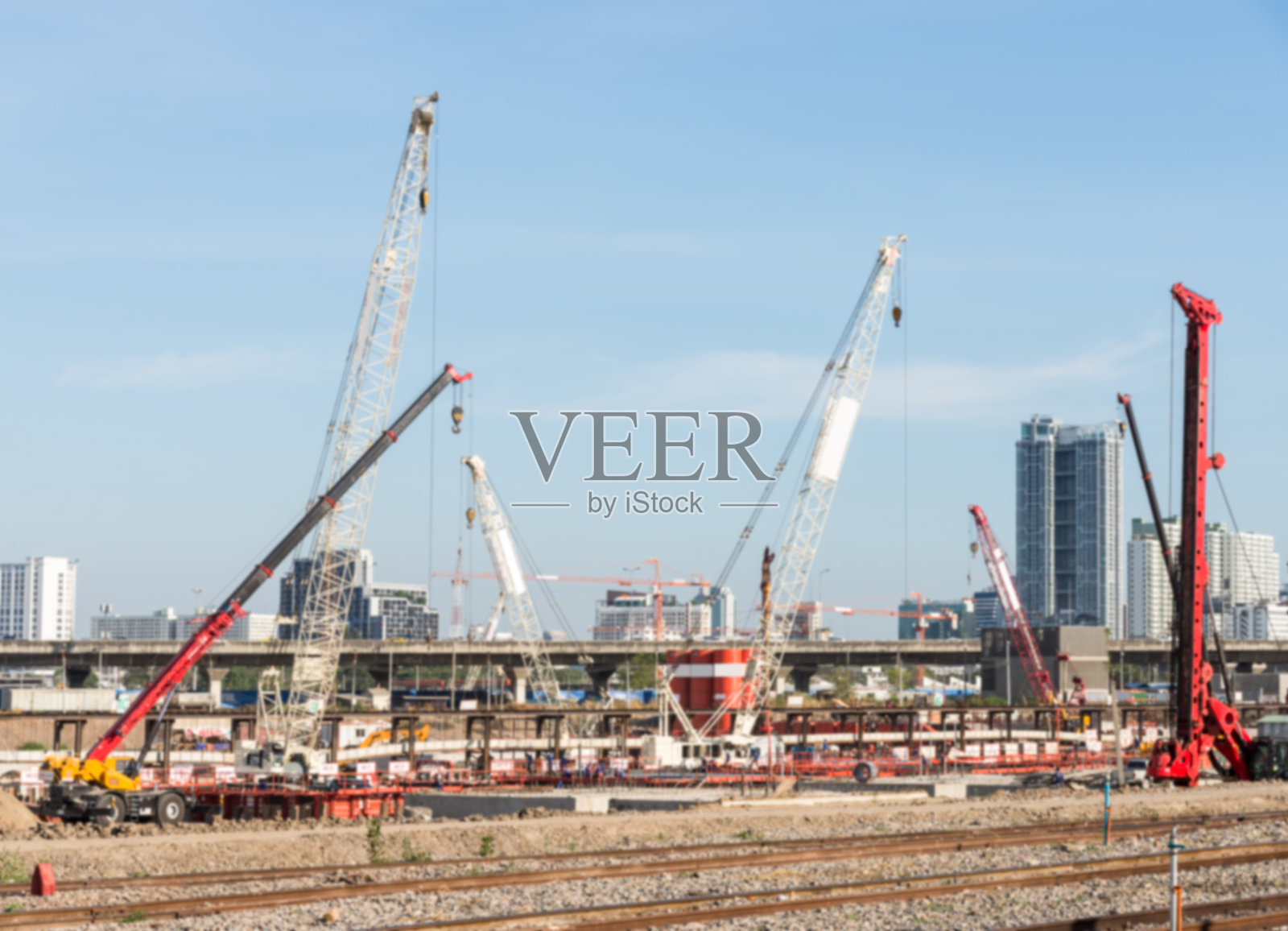 施工现场采用高吊车。照片摄影图片