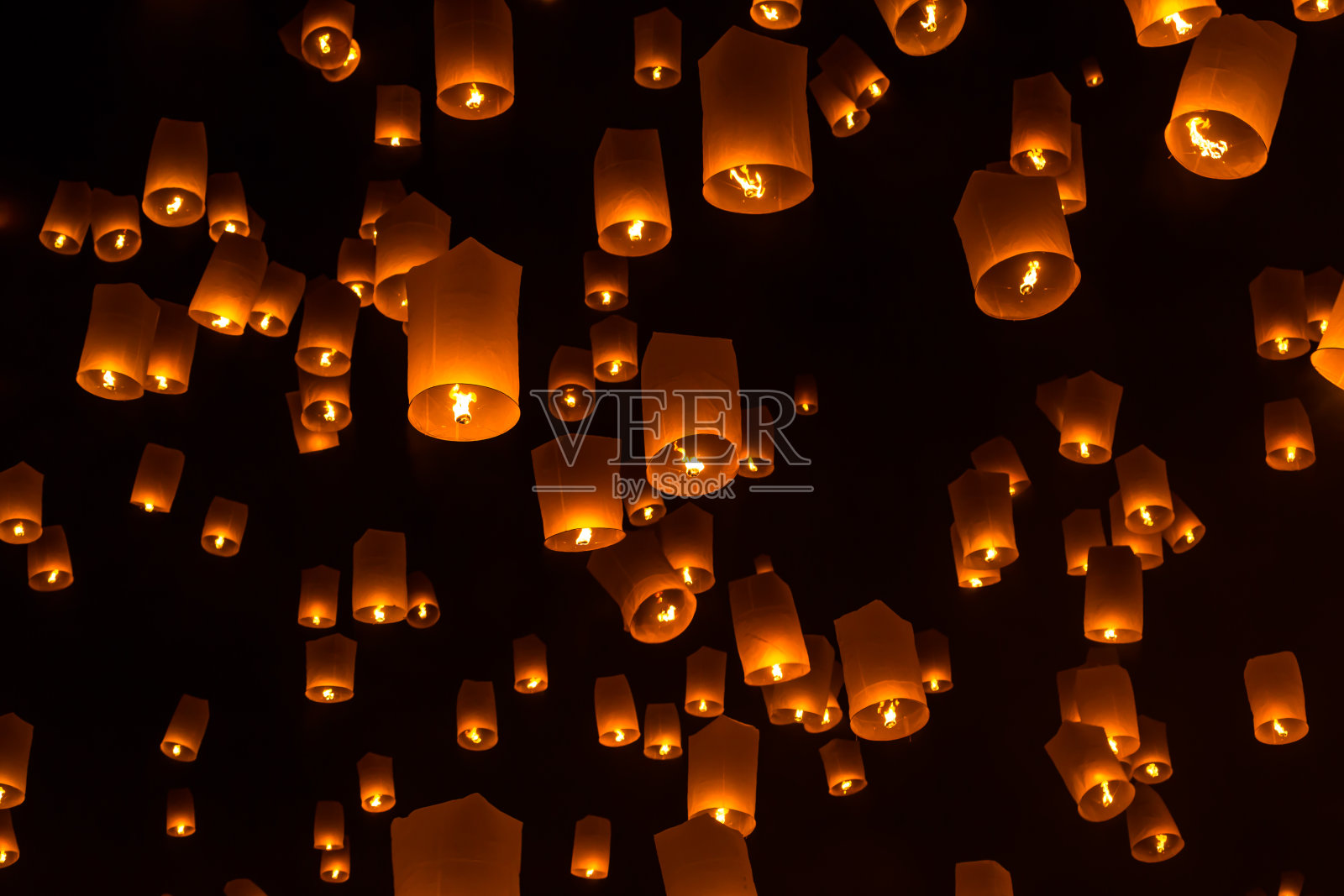 宜鹏节浮灯照片摄影图片