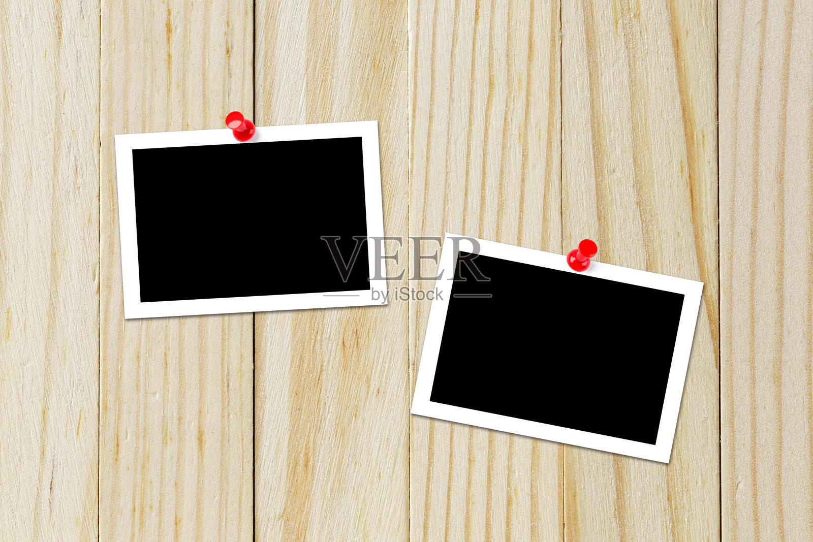 木背景上别着一些空白的黑色偏光片照片摄影图片