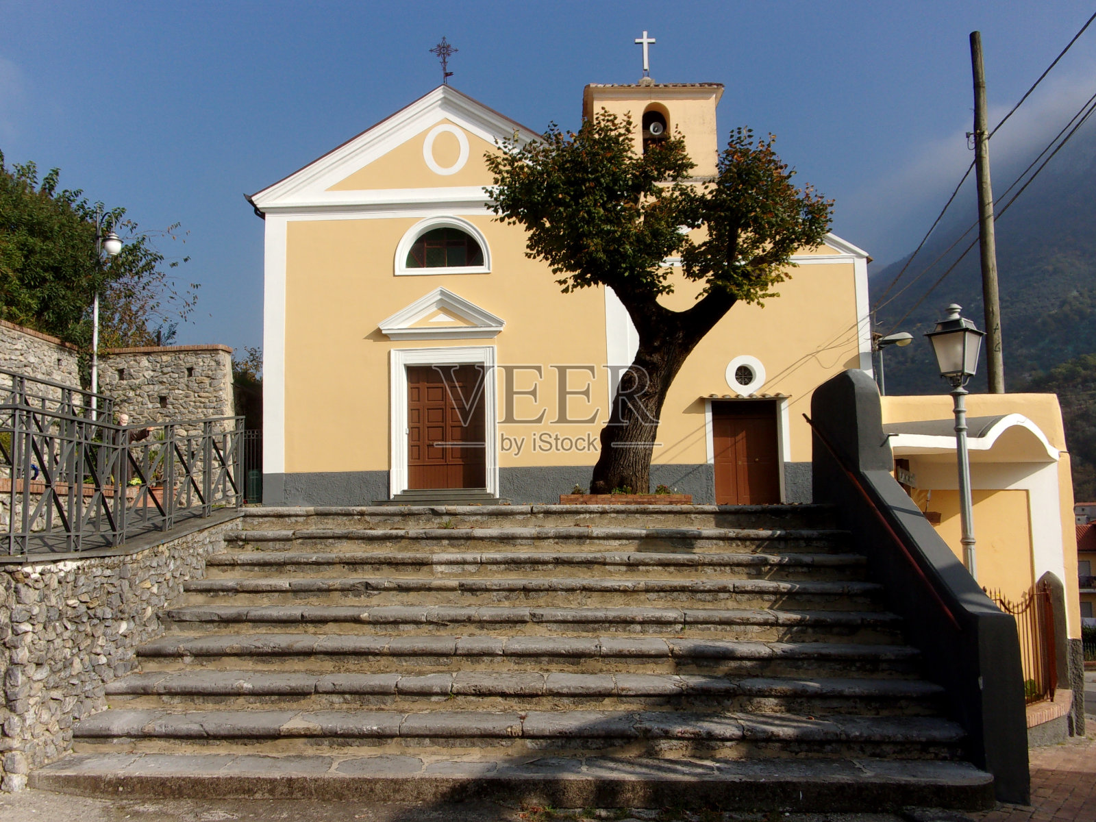 吉弗尼山谷皮亚纳照片摄影图片