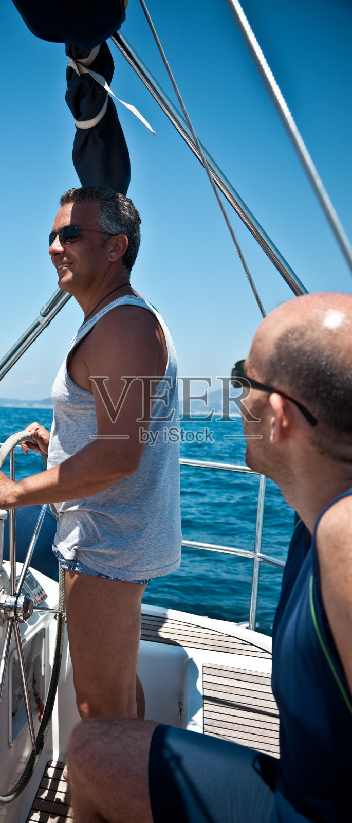 帆船上的人照片摄影图片