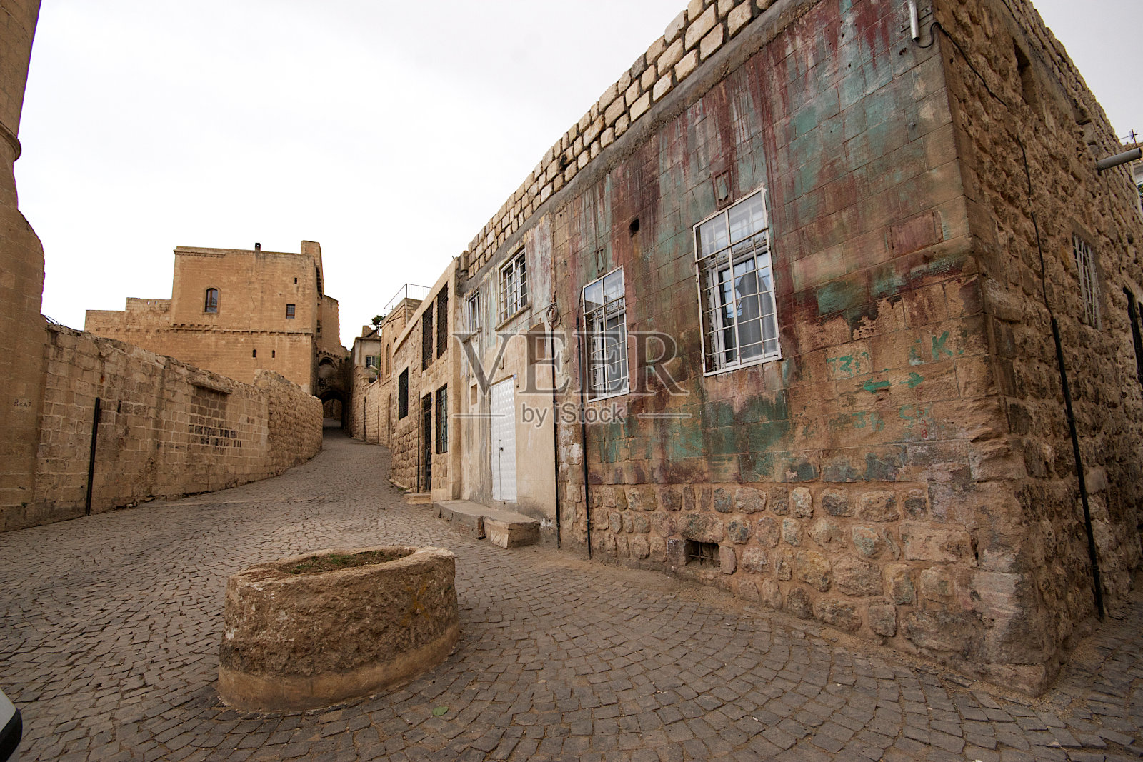 土耳其马尔丁老城的石头建筑照片摄影图片