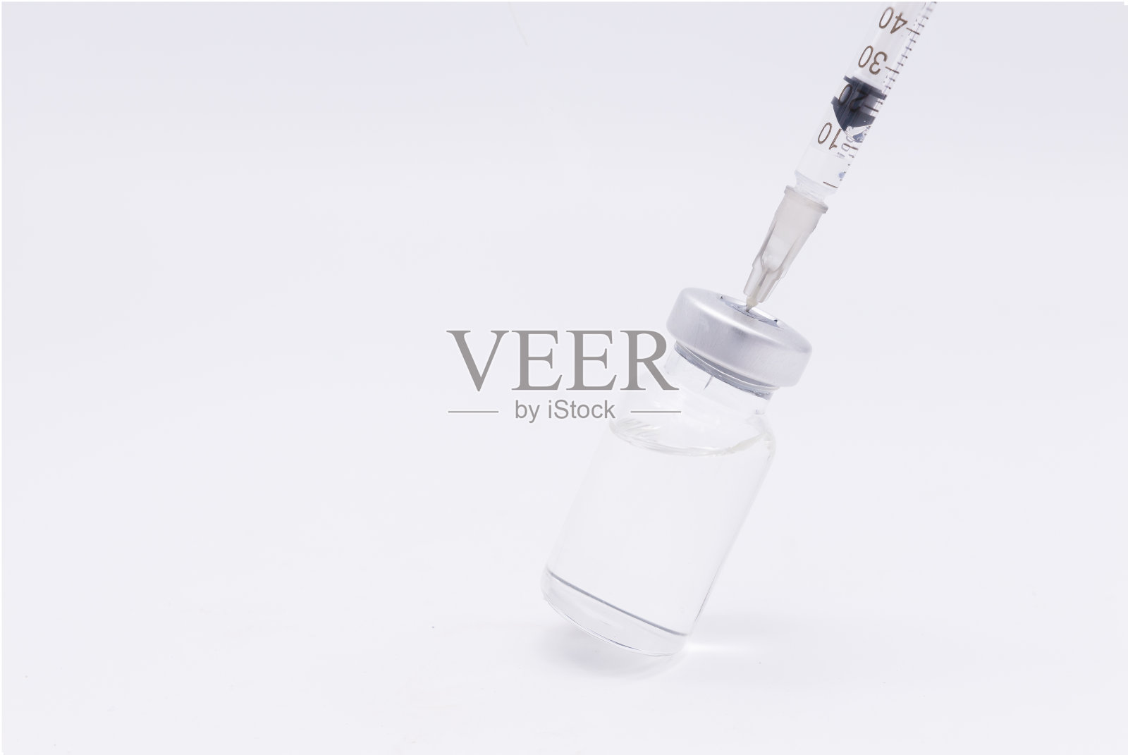 用注射器注射用的医疗药瓶照片摄影图片