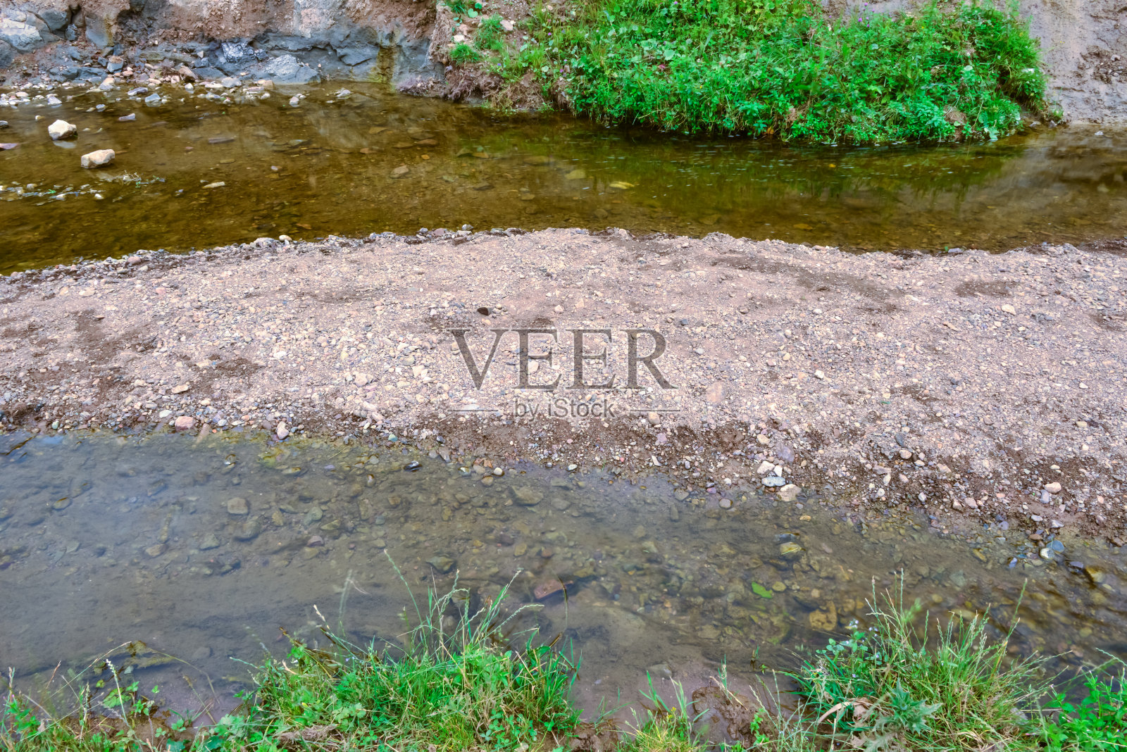 山上的河流照片摄影图片