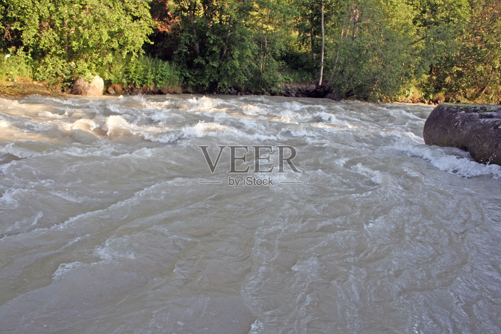 山区河流照片摄影图片