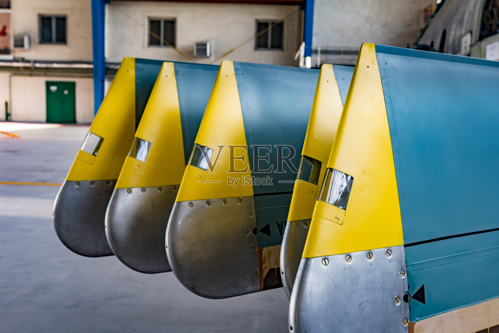 直升机叶片靠近照片摄影图片