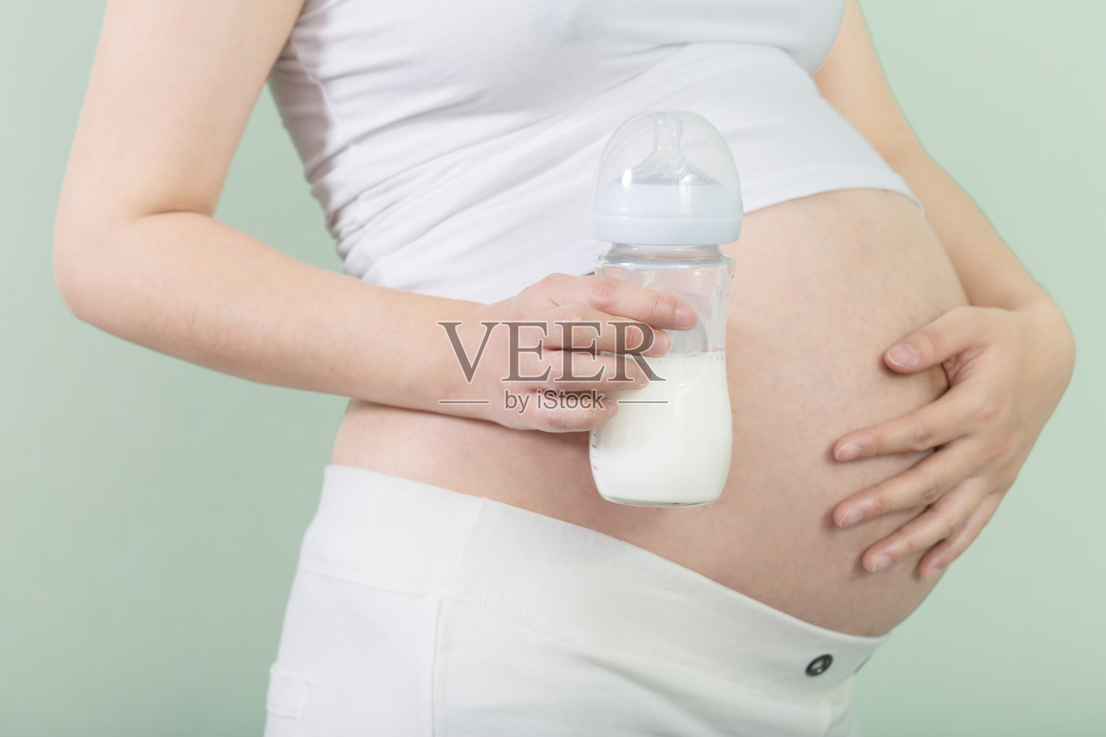 年轻漂亮的孕妇照片摄影图片