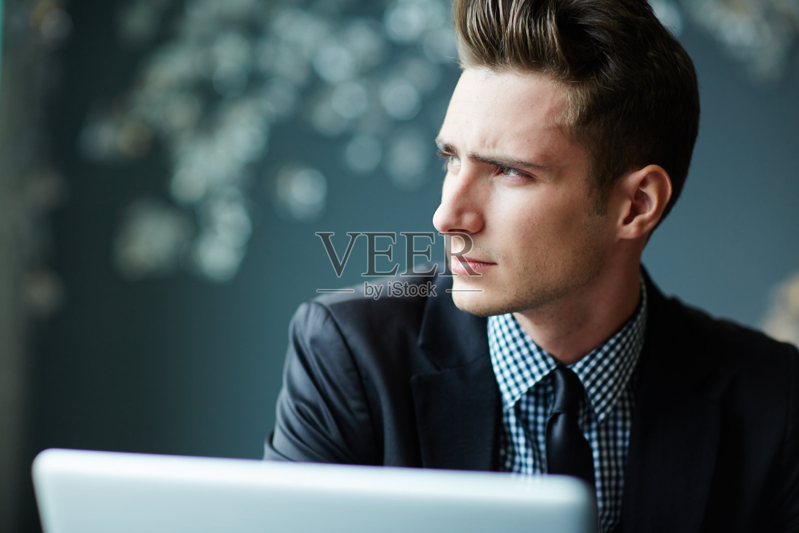 沉思的商人照片摄影图片