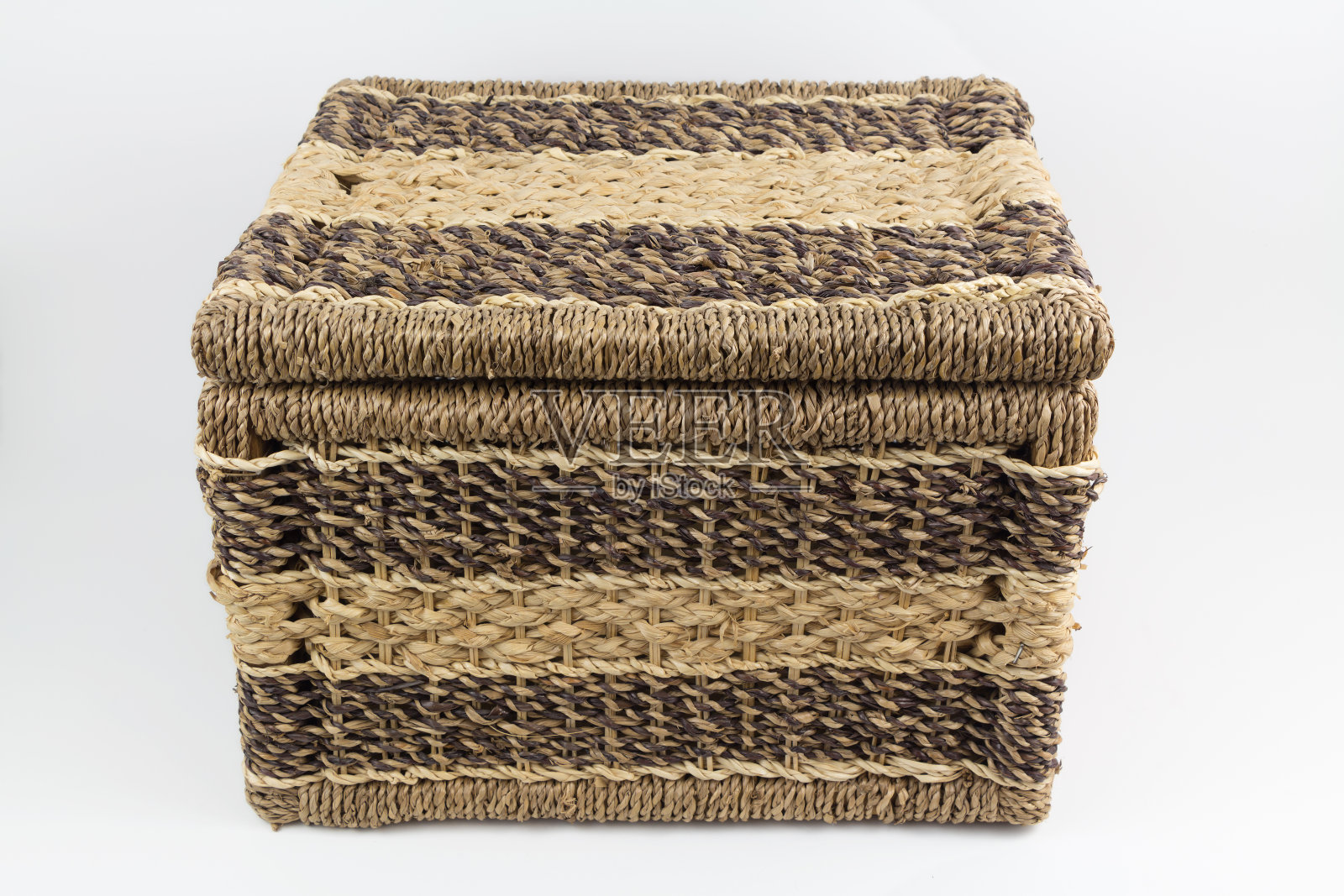 柳条收纳篮有盖,有盖的竹容器照片摄影图片