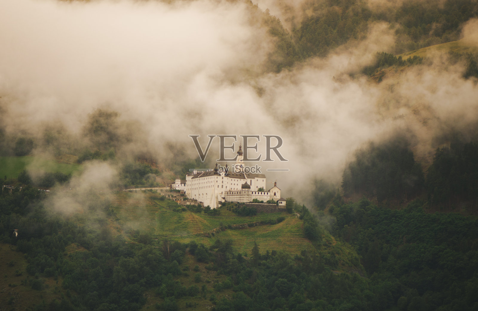 意大利南蒂罗尔的蒙地玛丽亚修道院照片摄影图片