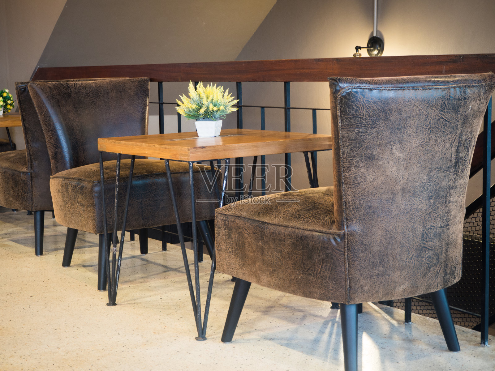 有桌椅的咖啡休息室照片摄影图片