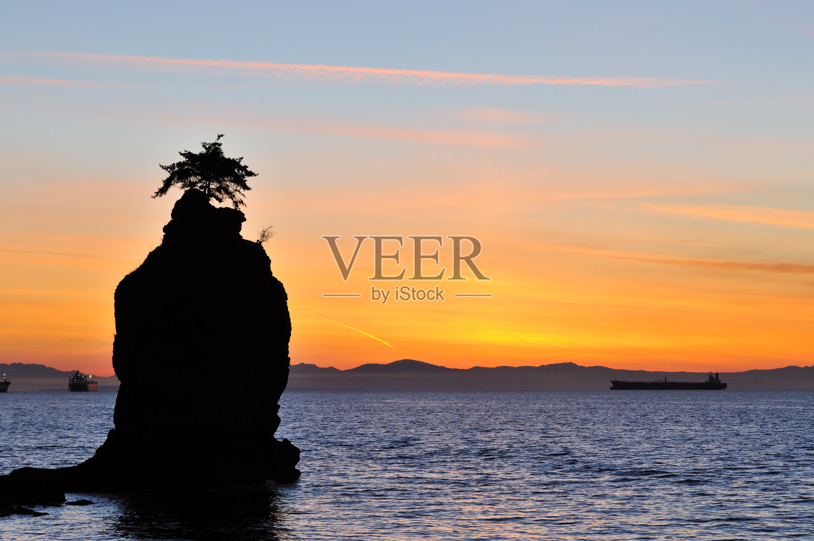 日落时的西沃什岩石,斯坦利公园,温哥华照片摄影图片