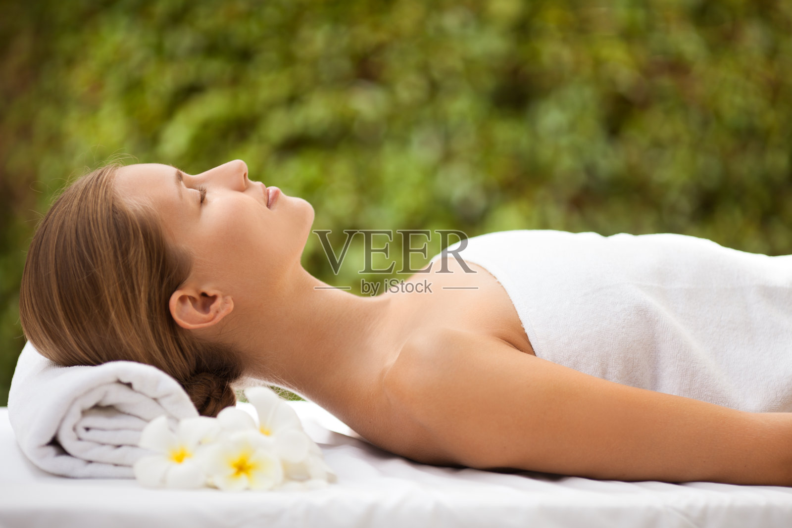 美丽的女人。Spa沙龙照片摄影图片