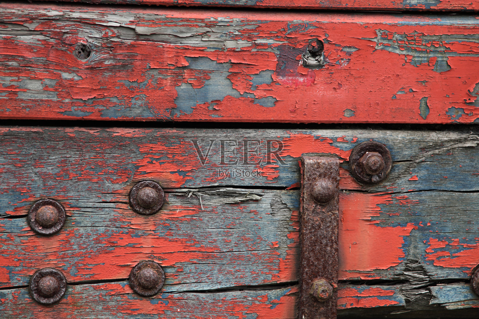 旧卡车上的木材和金属零件照片摄影图片