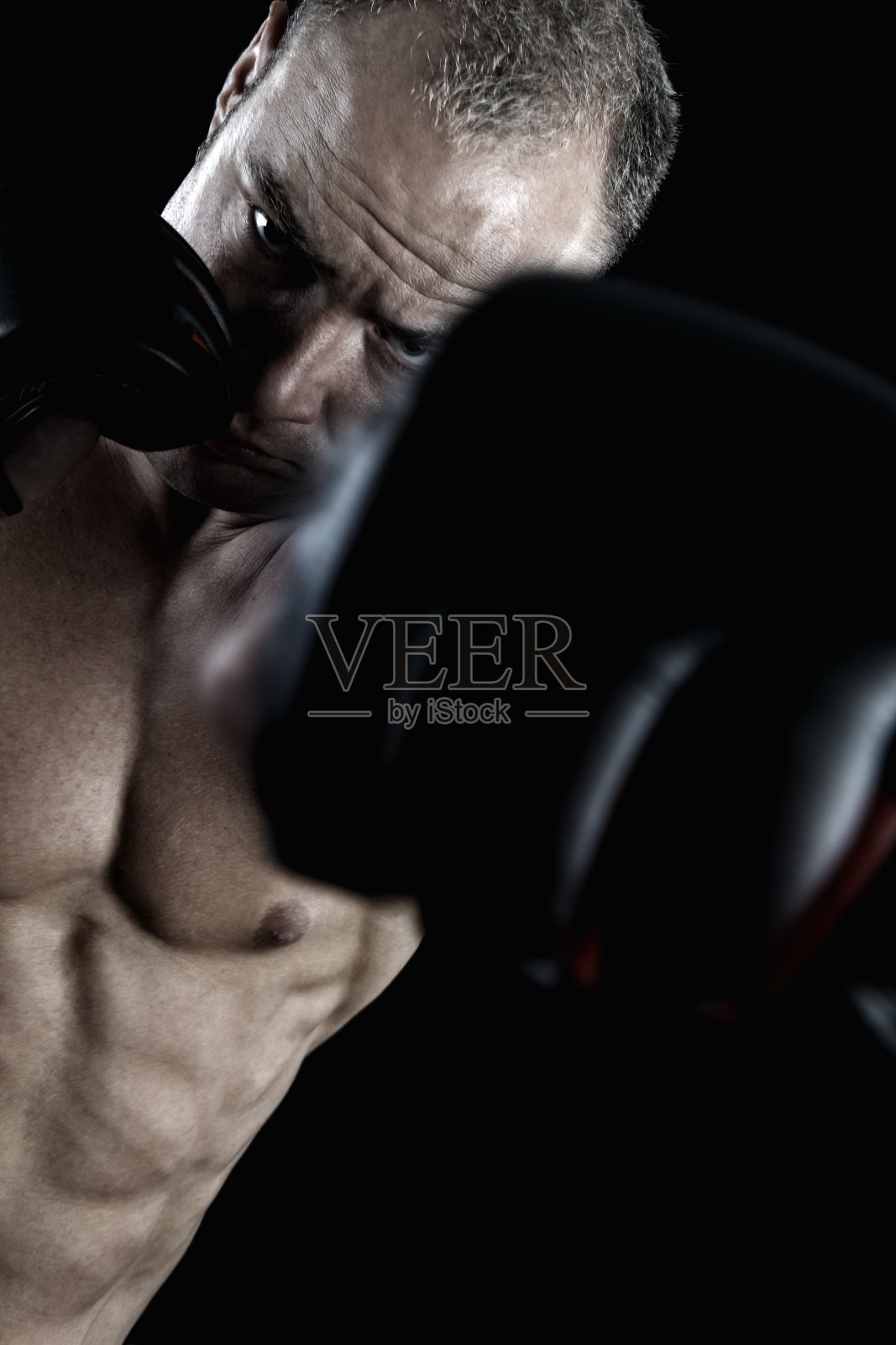 强大的战士冲照片摄影图片