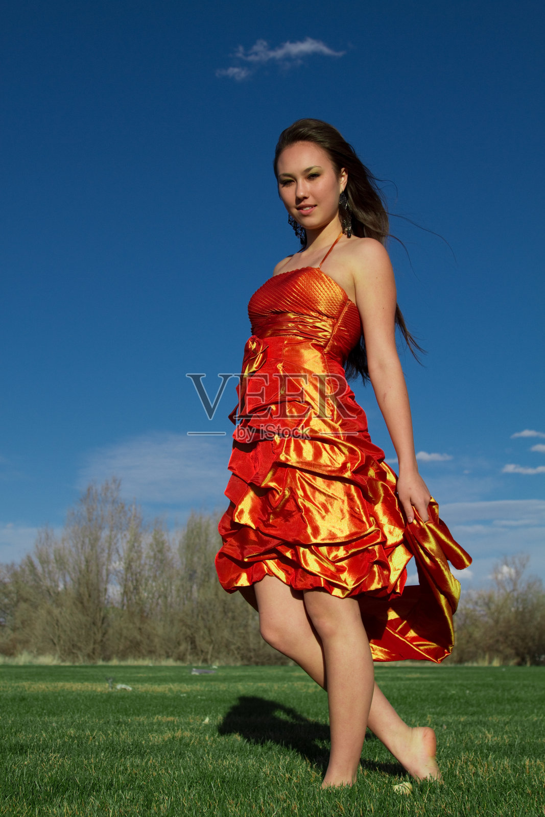 美丽的年轻女子照片摄影图片