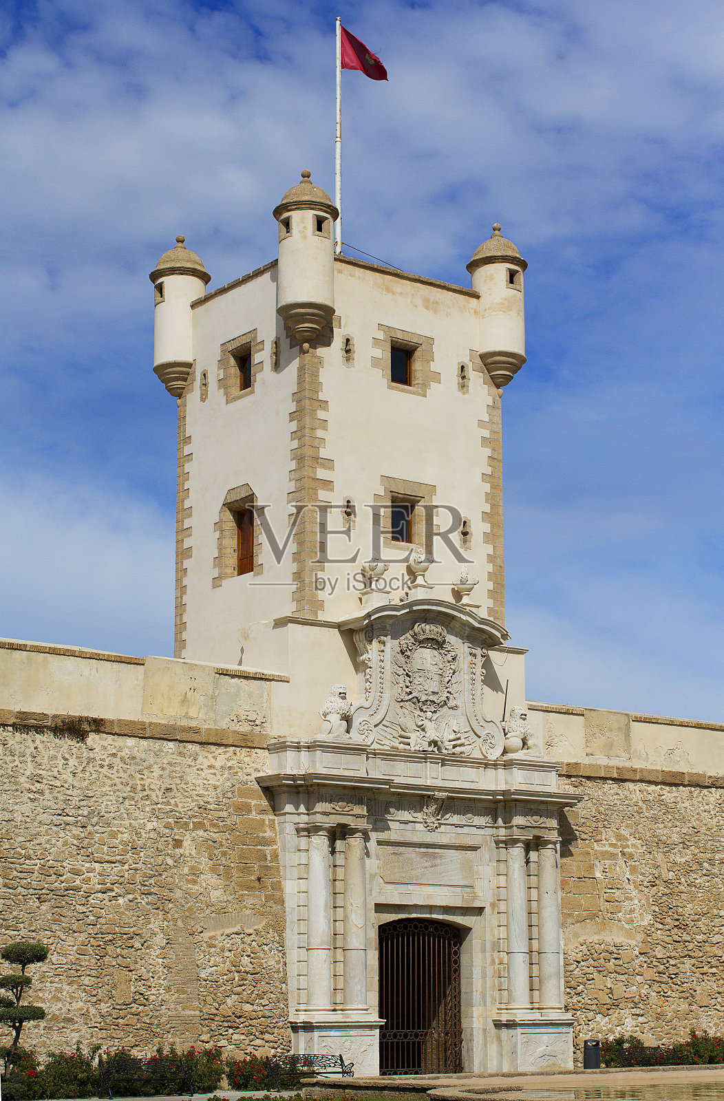 加的斯老城入口处的高塔照片摄影图片