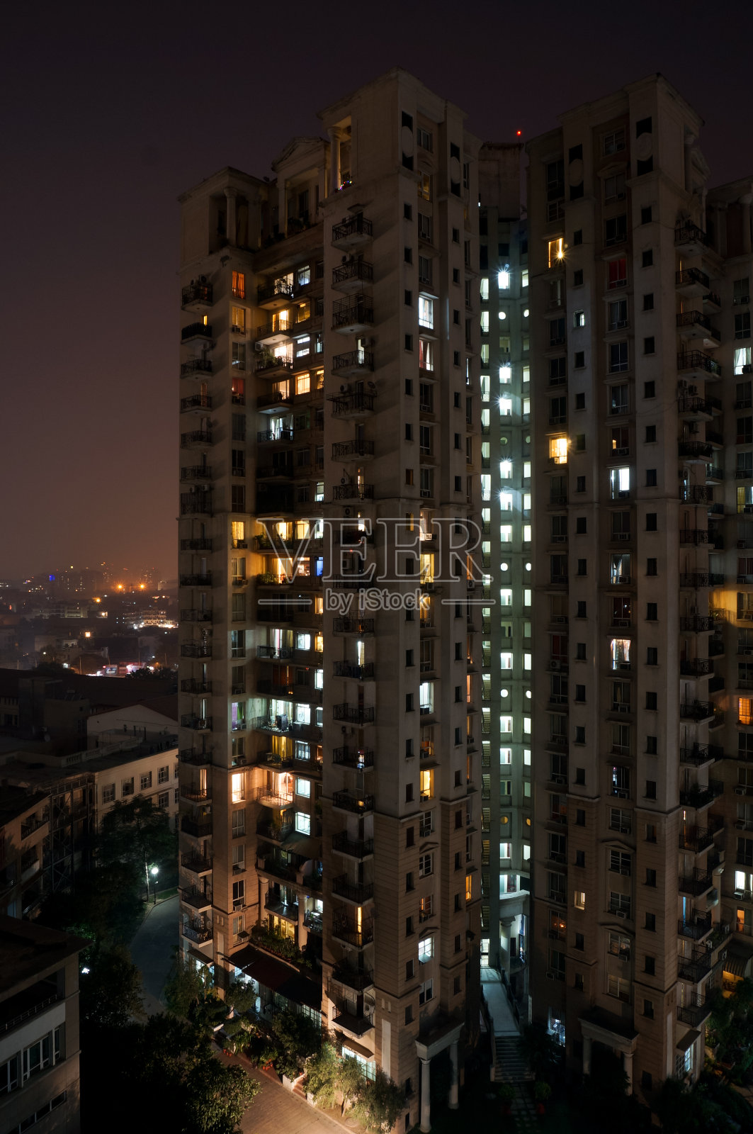 晚上的摩天大楼照片摄影图片