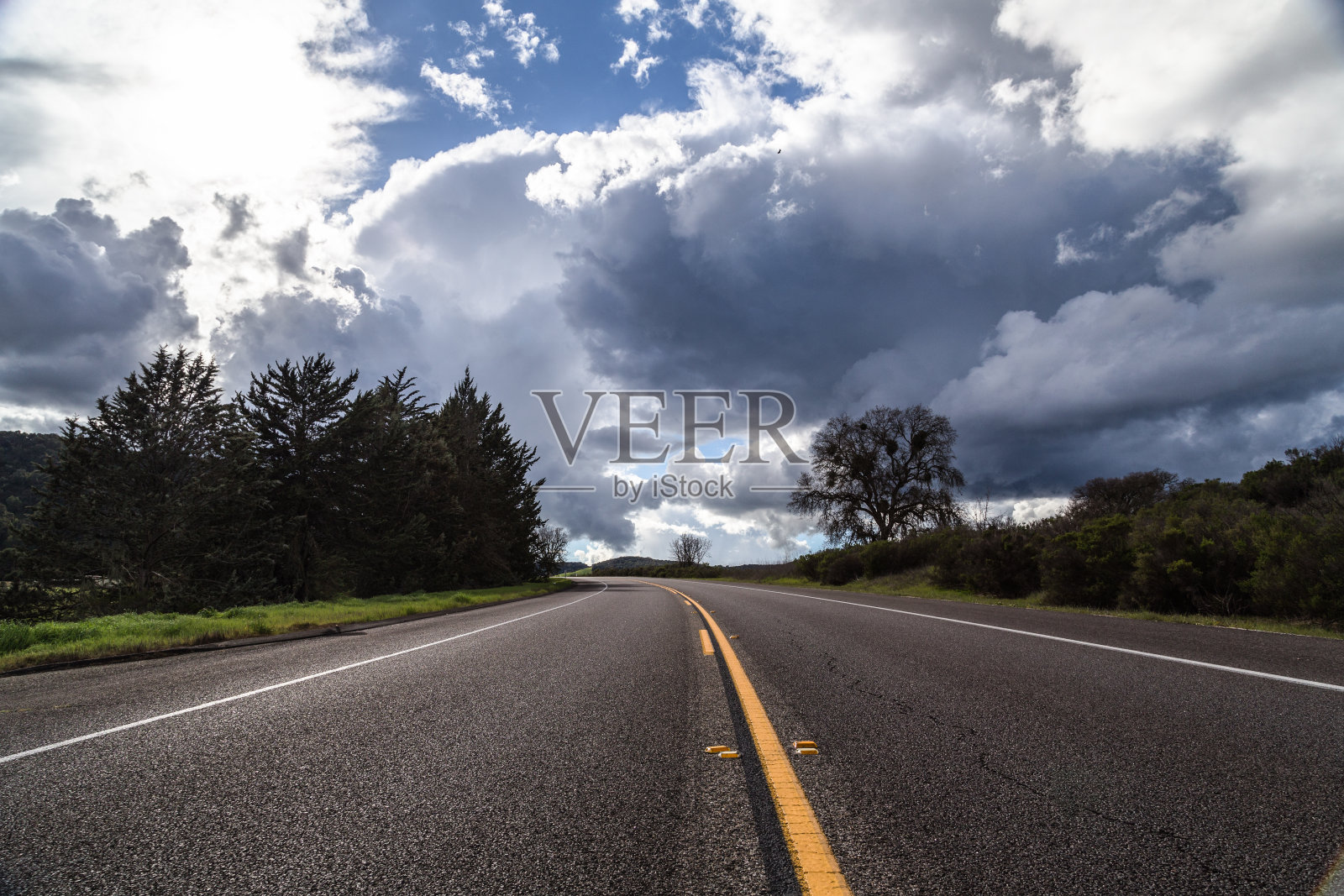 暴风雨的路照片摄影图片