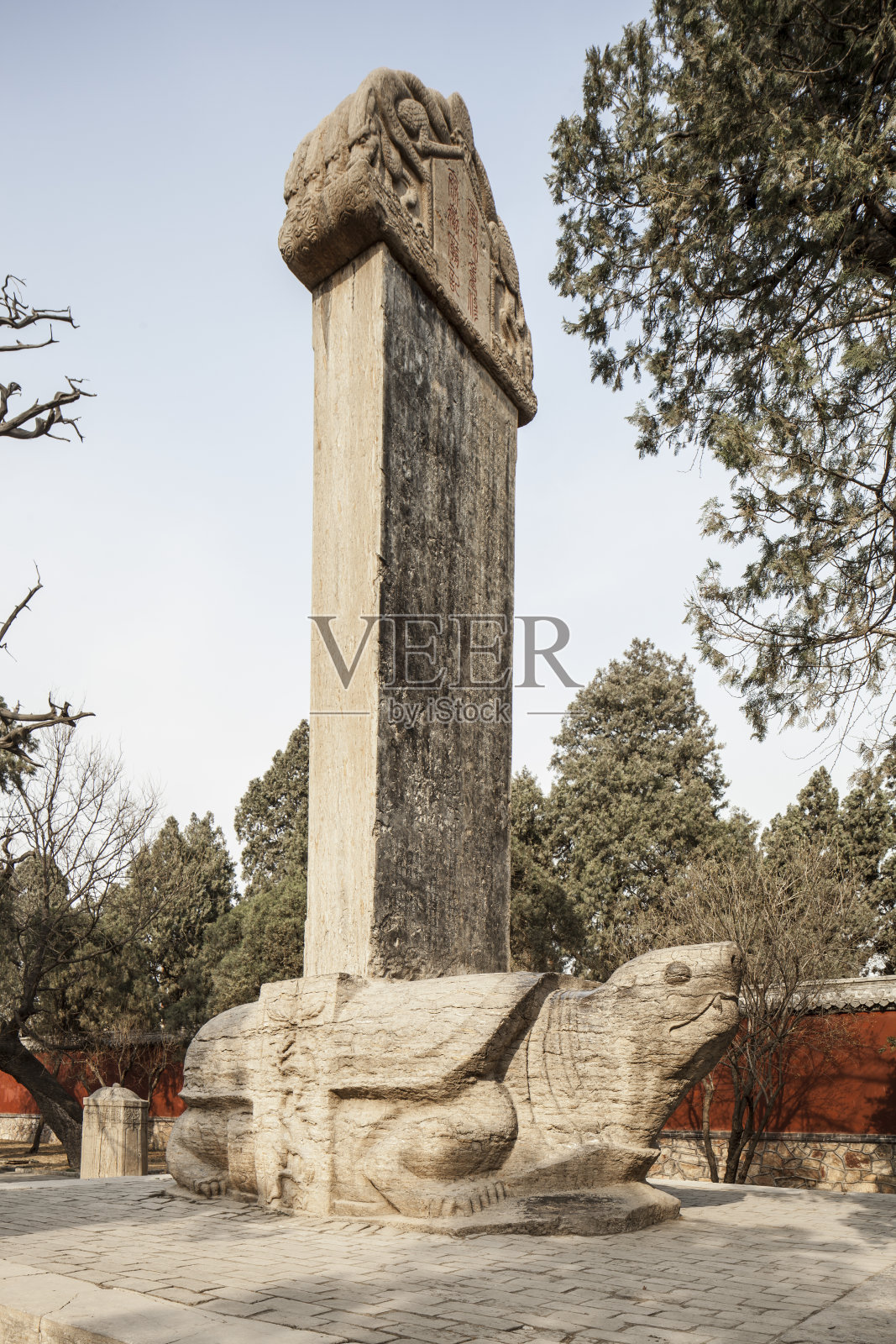 中国泰山古建筑和石碑、岱庙照片摄影图片