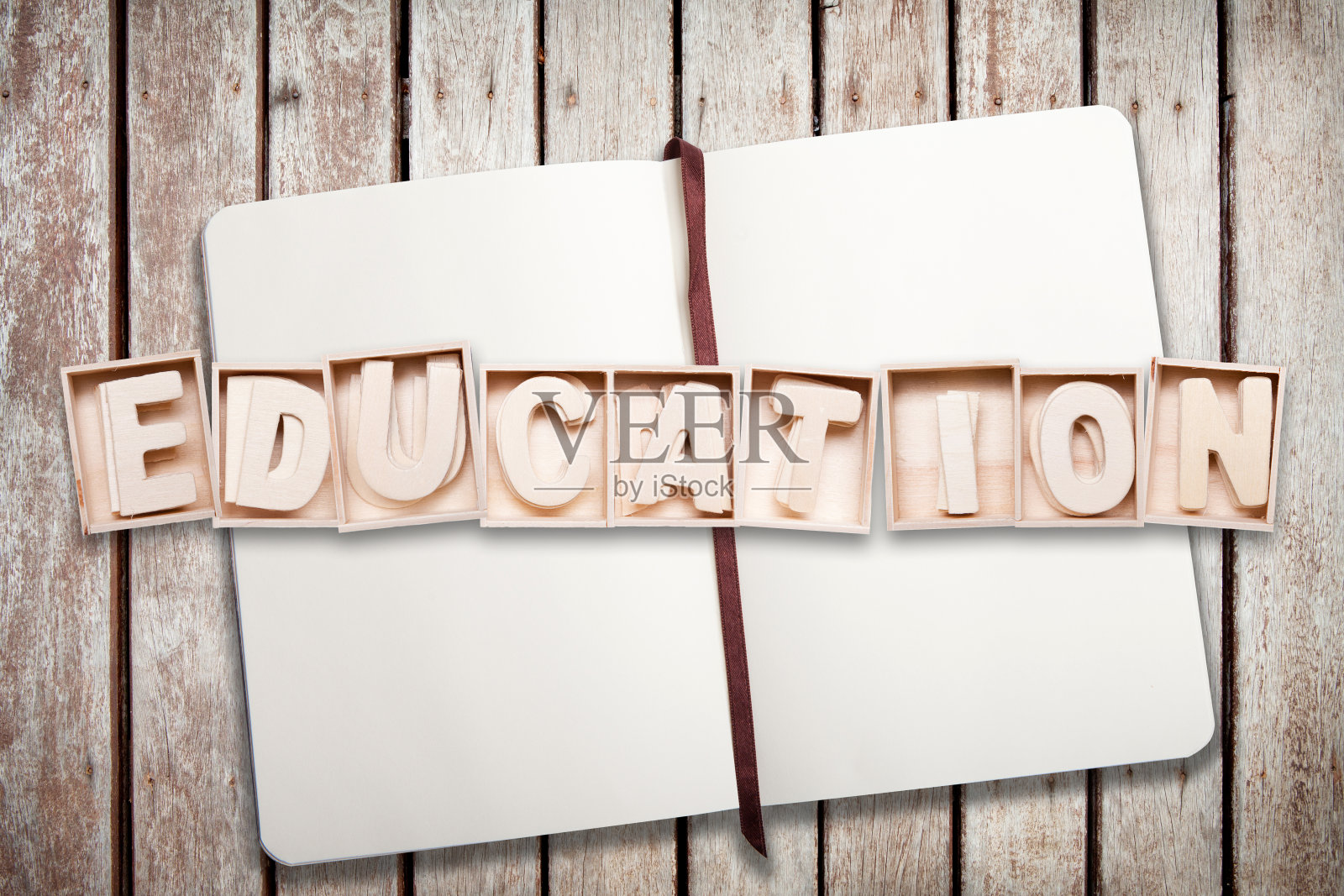 教育木字风格照片摄影图片