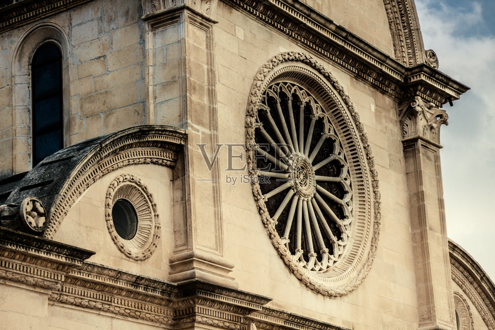 在西贝尼克圣詹姆斯大教堂正面的罗塞塔照片摄影图片