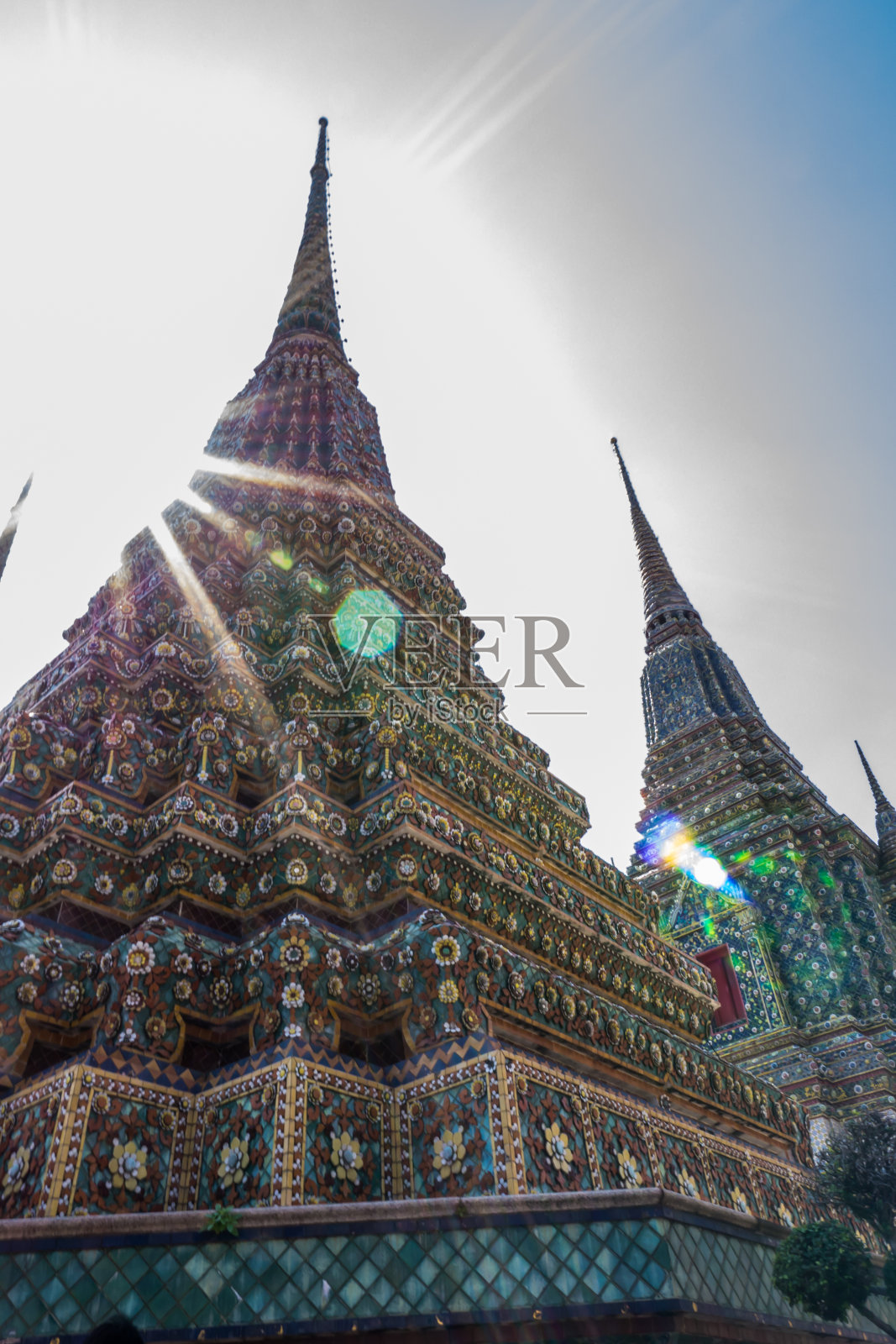 佛寺中的宝塔照片摄影图片