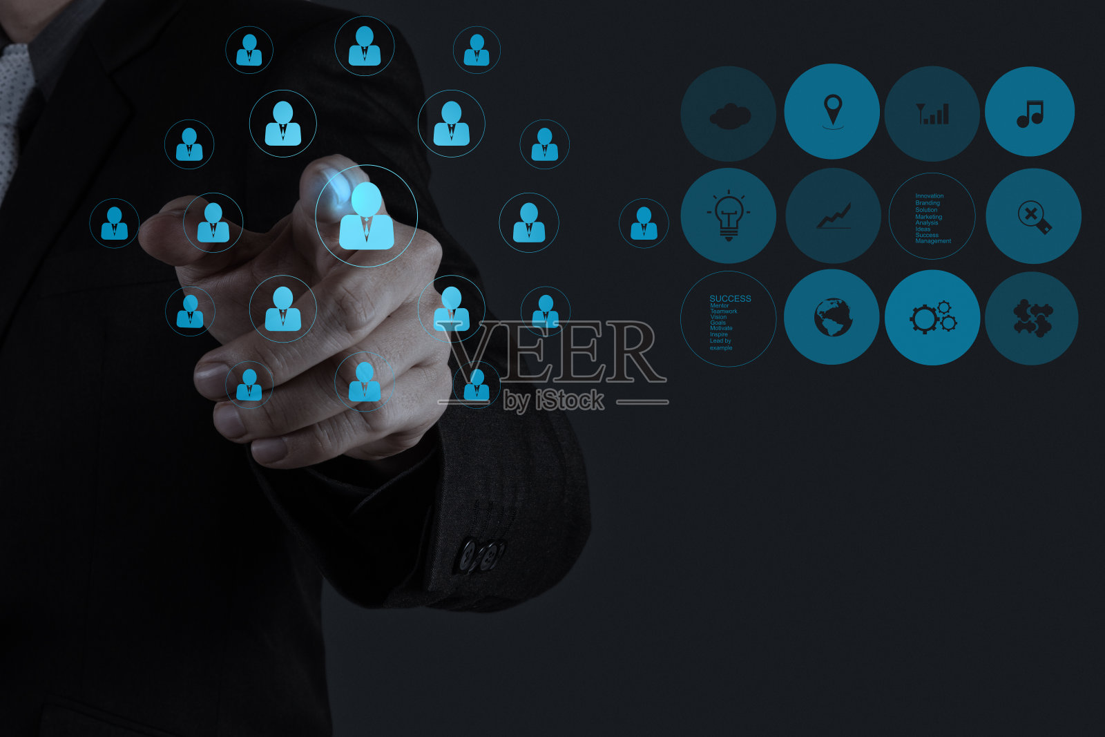 商人用新的现代计算机展示社交网络照片摄影图片