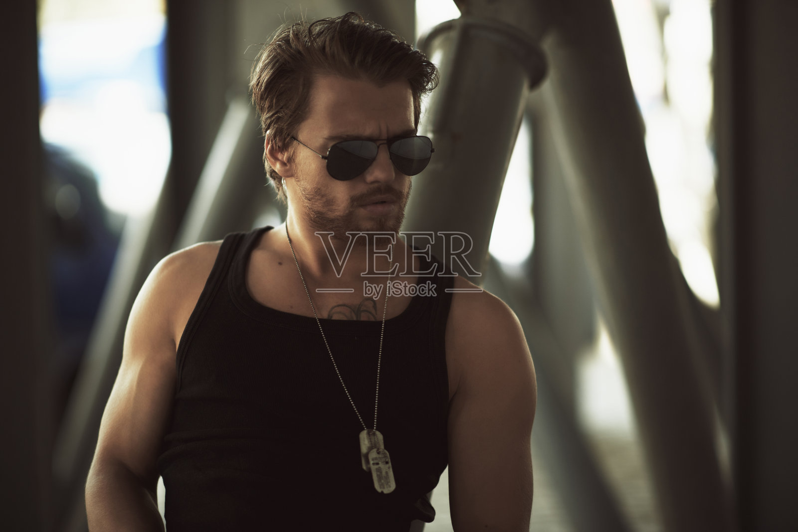 戴眼镜的男人照片摄影图片