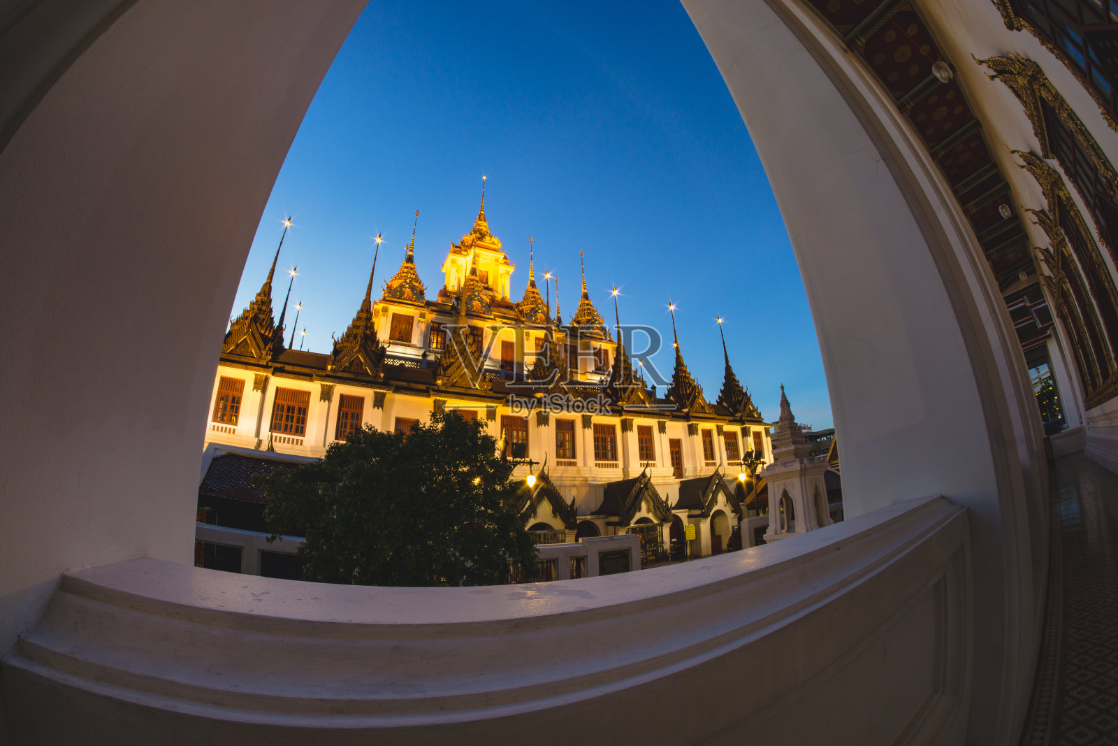 在Ratchanatda寺庙的Loha Prasart照片摄影图片