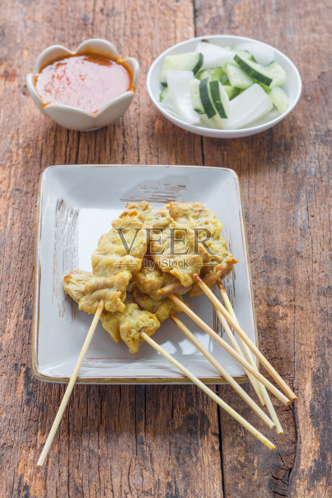沙爹猪肉,传统的泰国牛排烤猪肉照片摄影图片